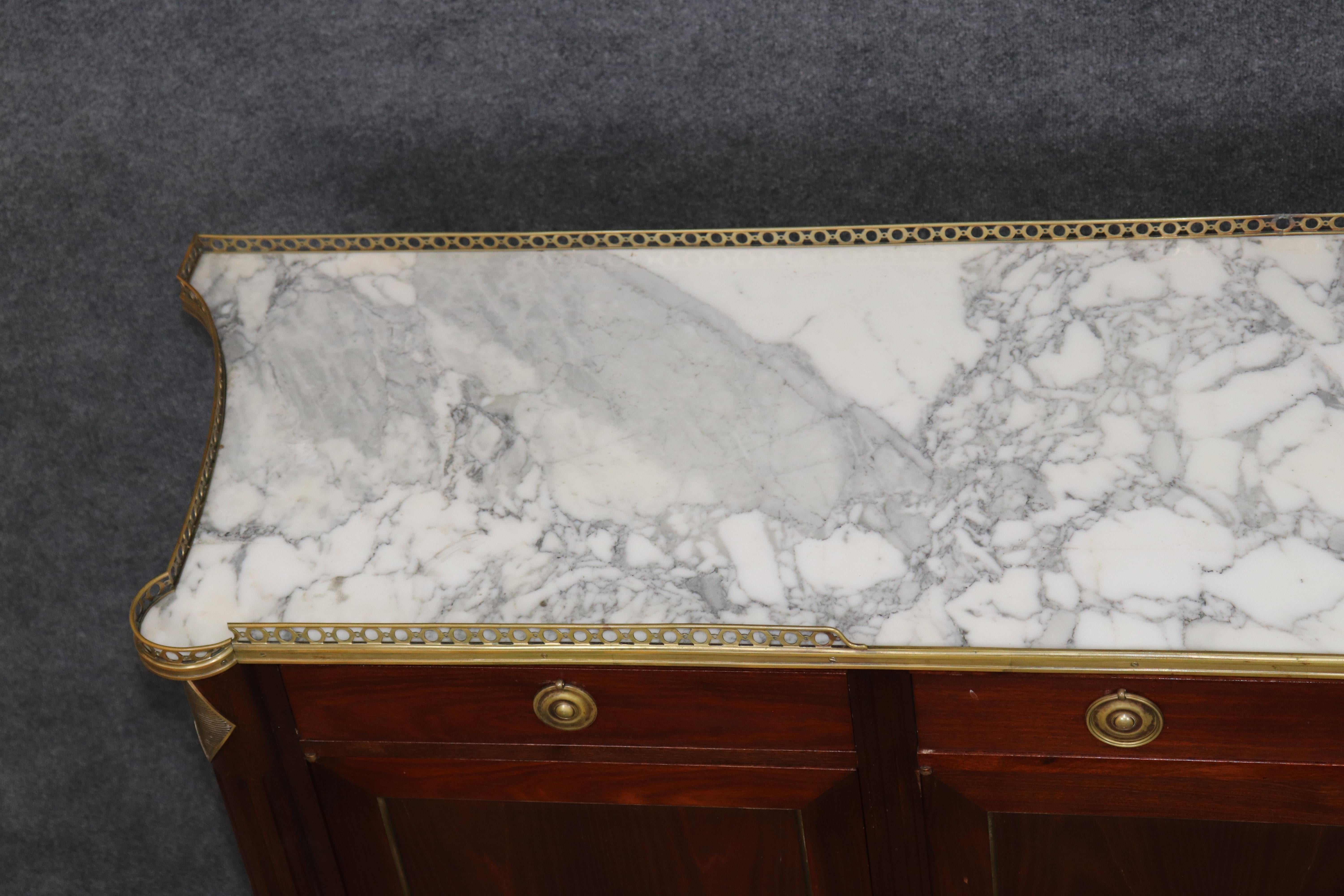 Credenza Mercier Freres of Paris in mogano, pregiata credenza francese del Direttorio Luigi XVI in vendita 5