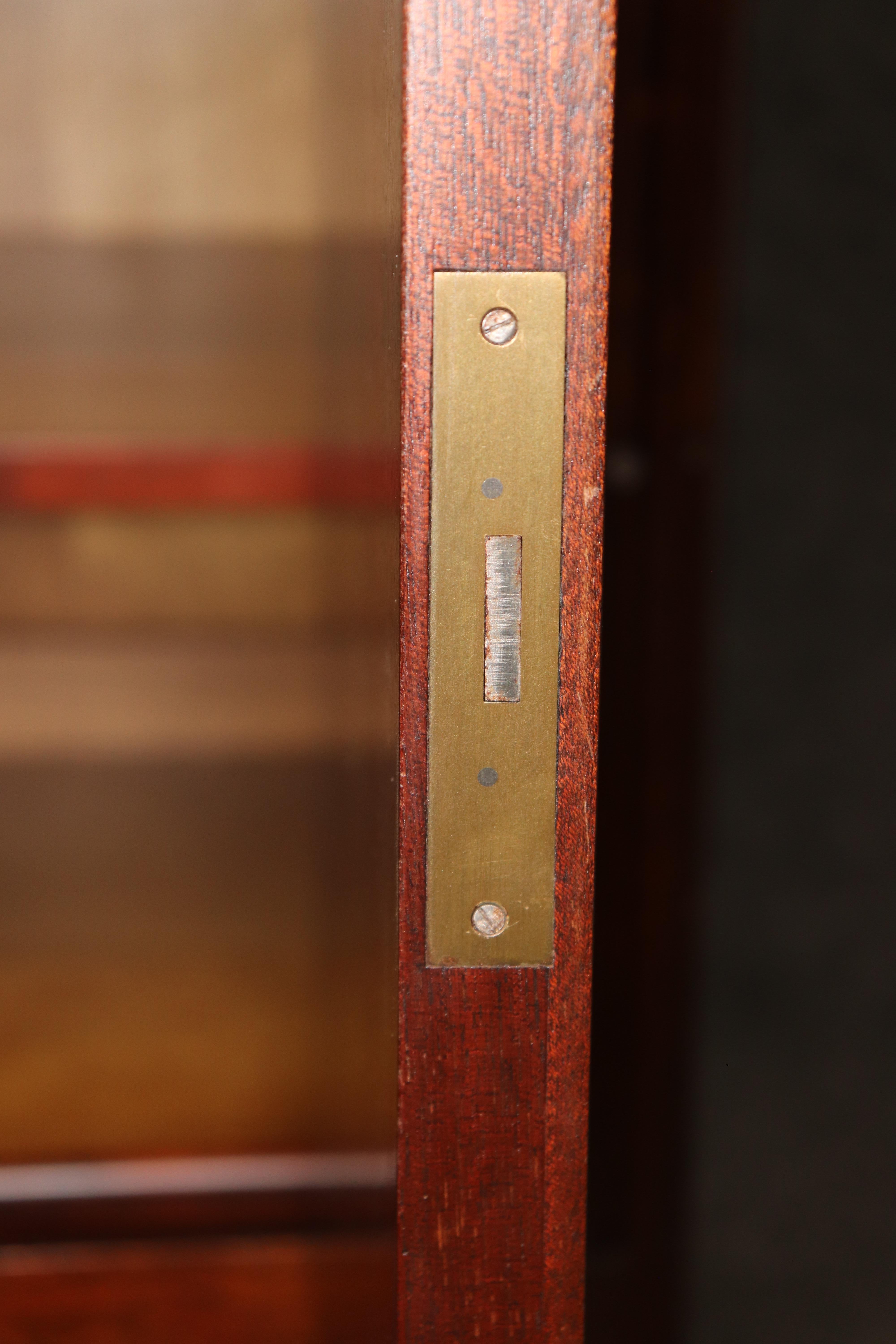 Credenza Mercier Freres of Paris in mogano, pregiata credenza francese del Direttorio Luigi XVI in vendita 6