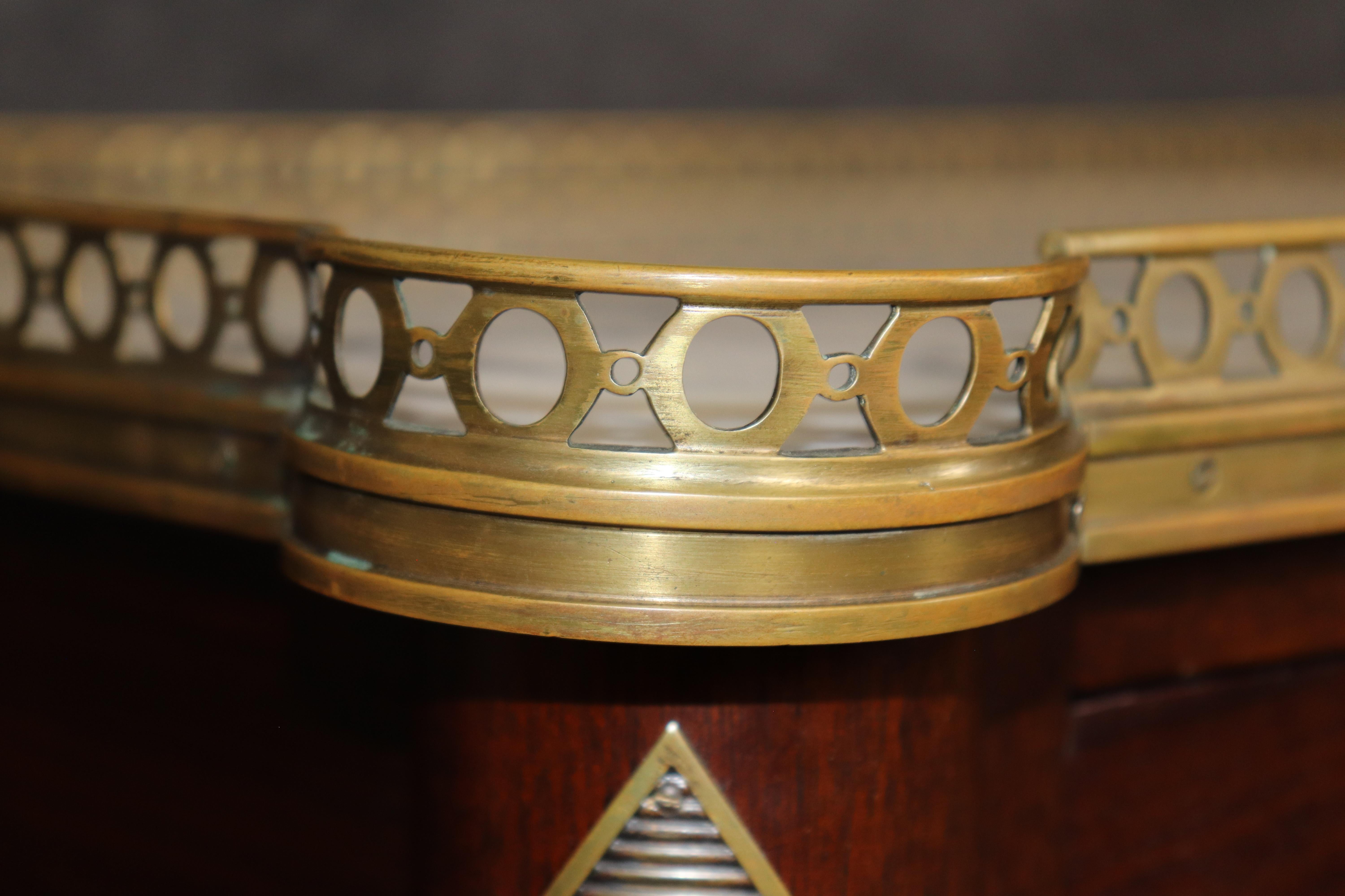 Credenza Mercier Freres of Paris in mogano, pregiata credenza francese del Direttorio Luigi XVI in vendita 11