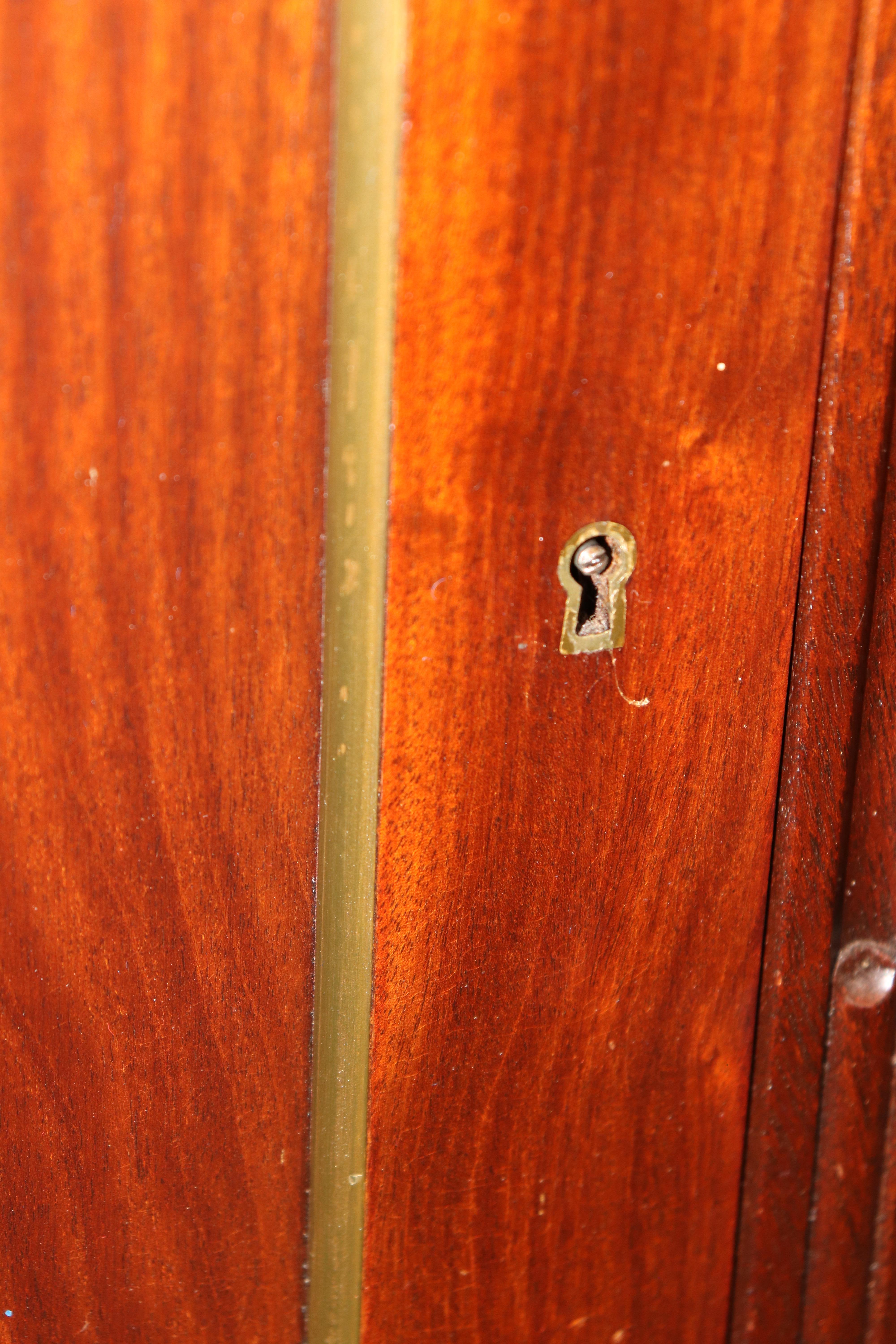 Credenza Mercier Freres of Paris in mogano, pregiata credenza francese del Direttorio Luigi XVI in vendita 12