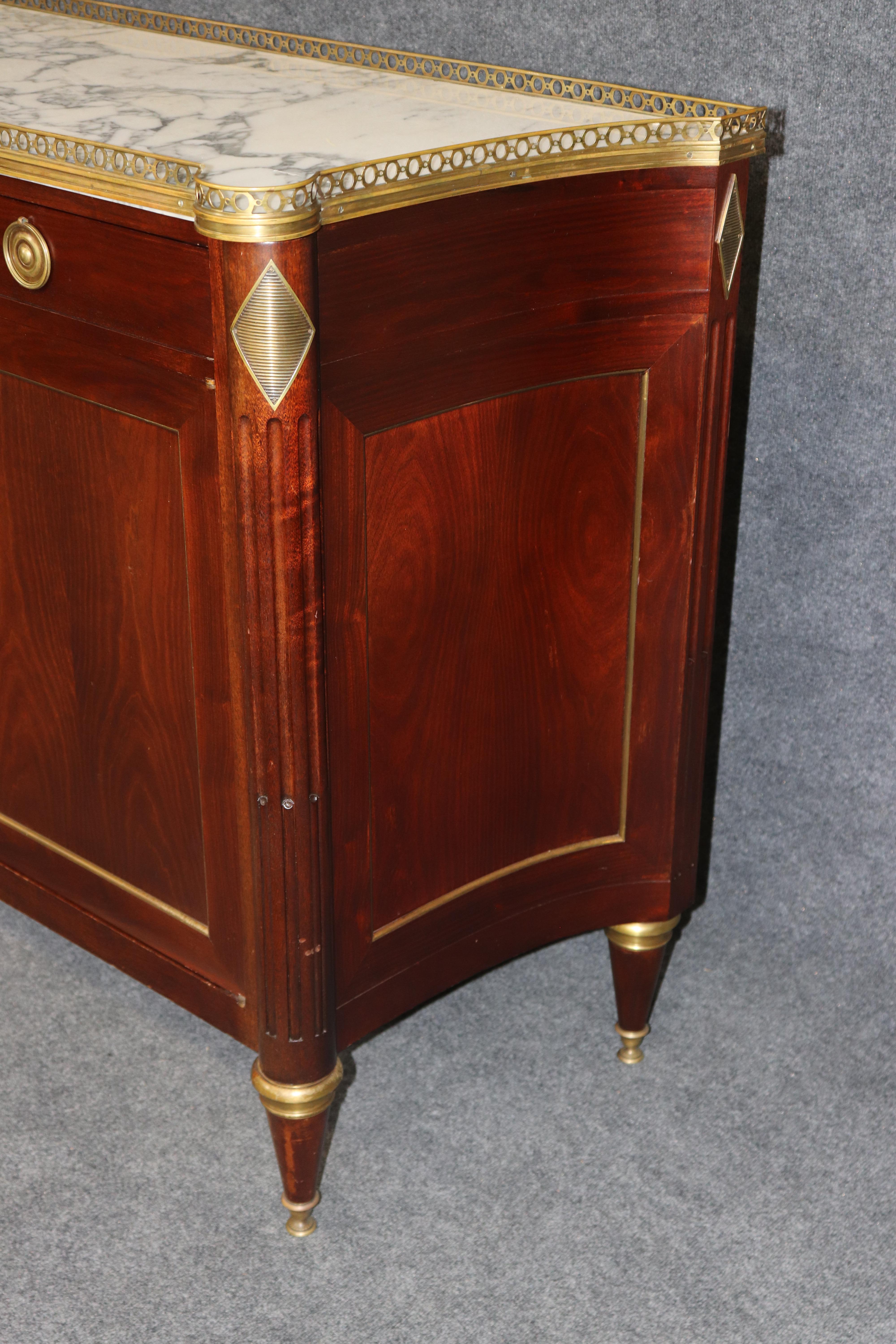 Credenza Mercier Freres of Paris in mogano, pregiata credenza francese del Direttorio Luigi XVI in vendita 1