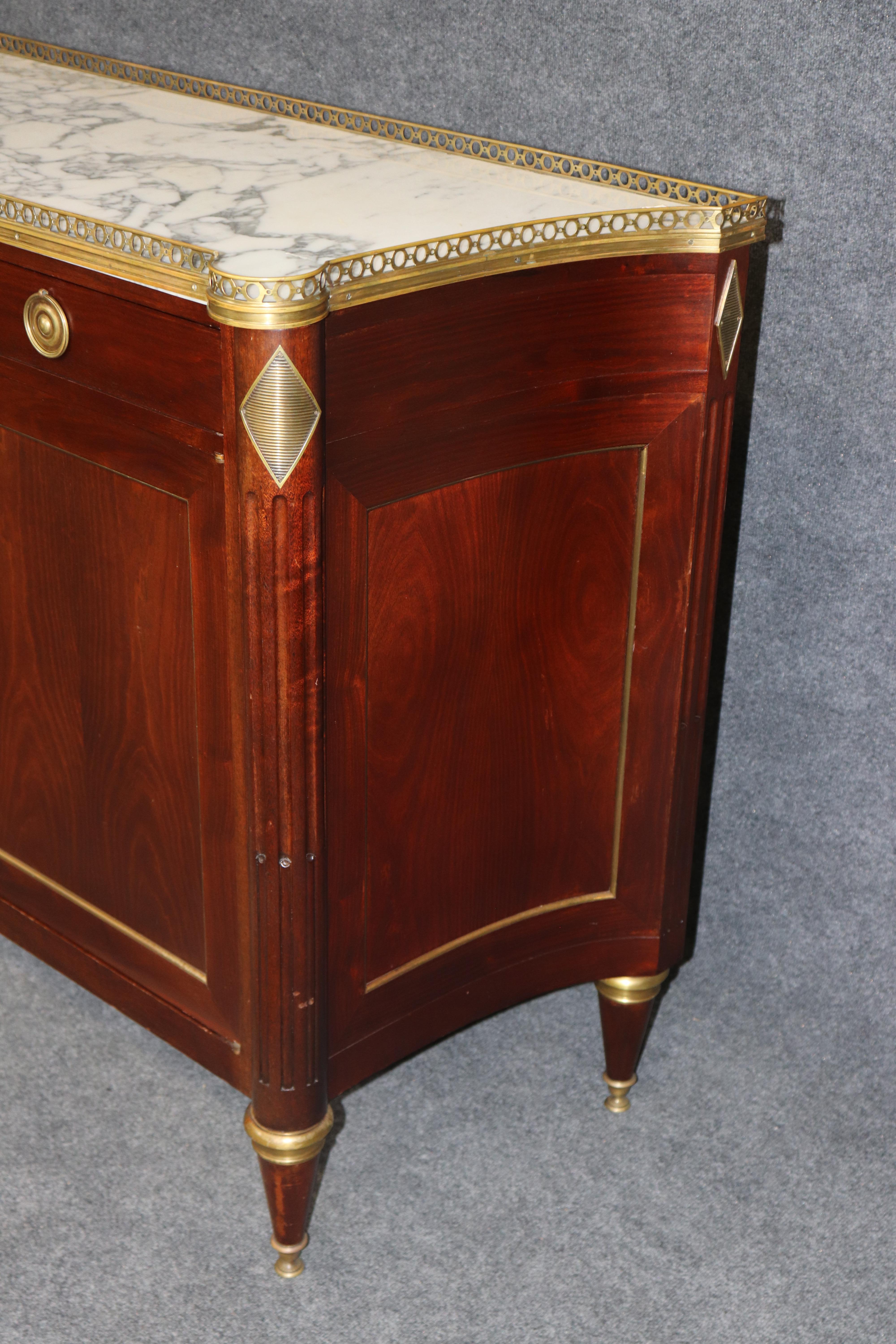 Credenza Mercier Freres of Paris in mogano, pregiata credenza francese del Direttorio Luigi XVI in vendita 2