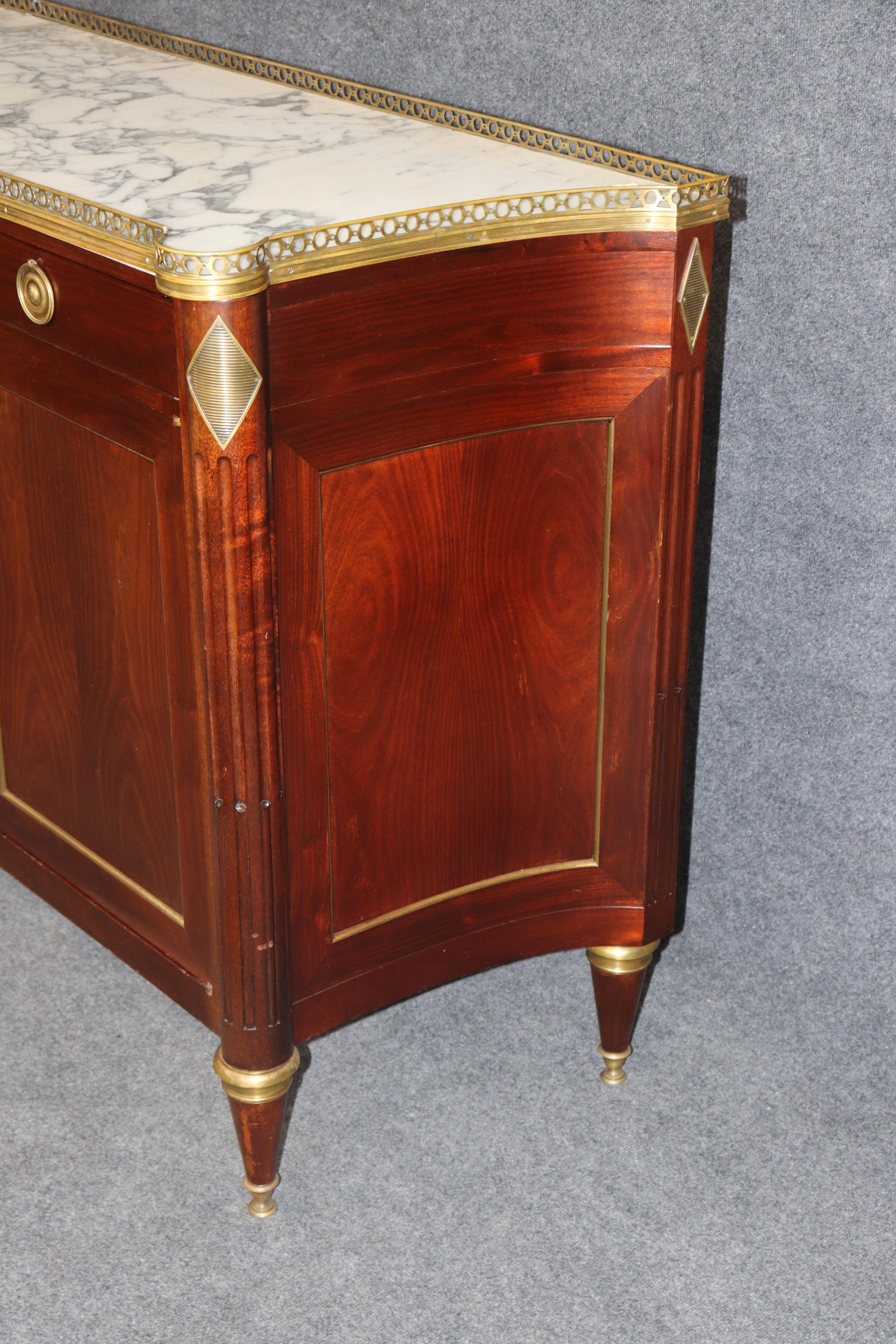 Credenza Mercier Freres of Paris in mogano, pregiata credenza francese del Direttorio Luigi XVI in vendita 3