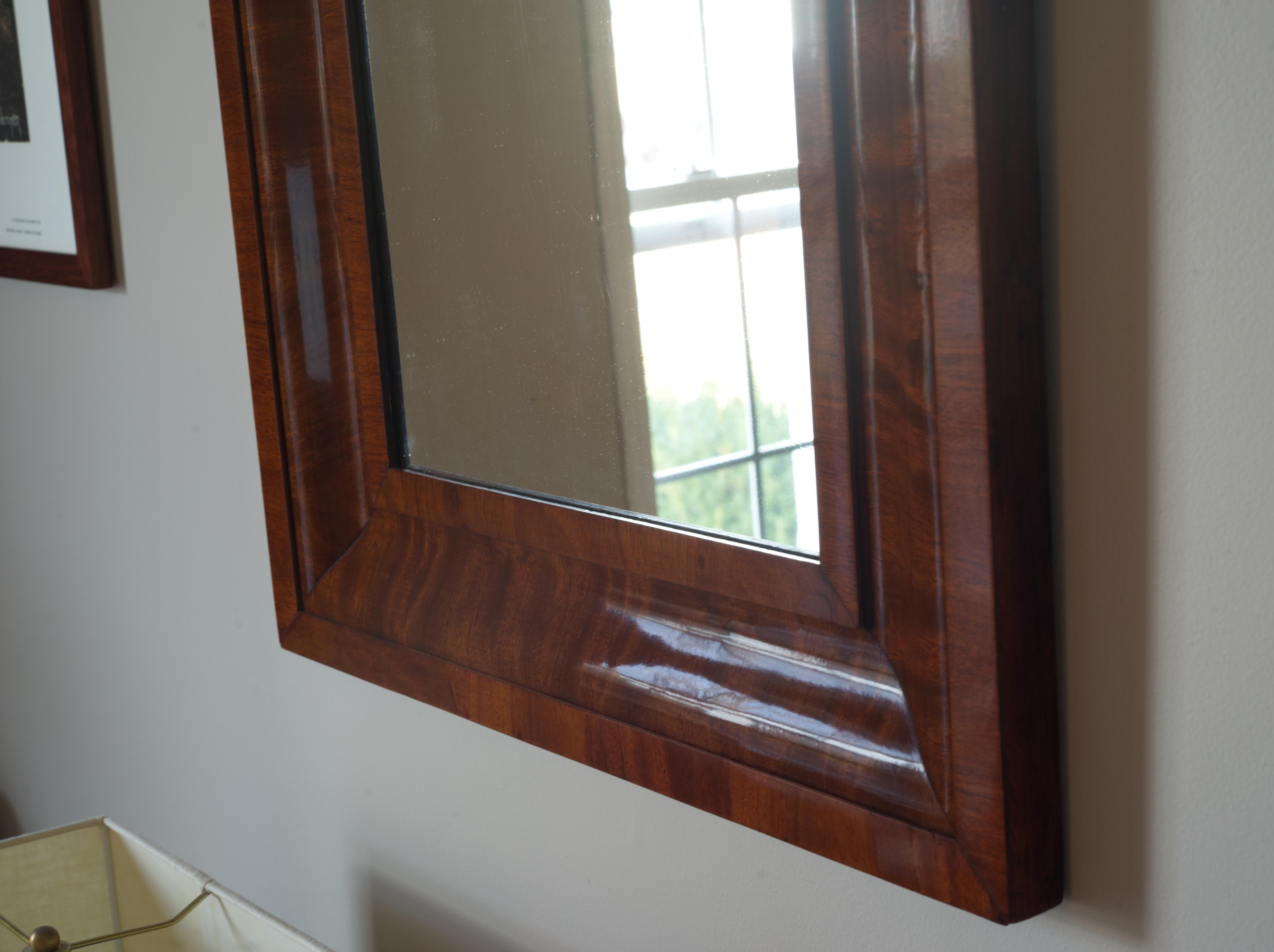 Mahogany Mirror. Restored. Mid 1800s In Good Condition For Sale In Clifton Springs, NY