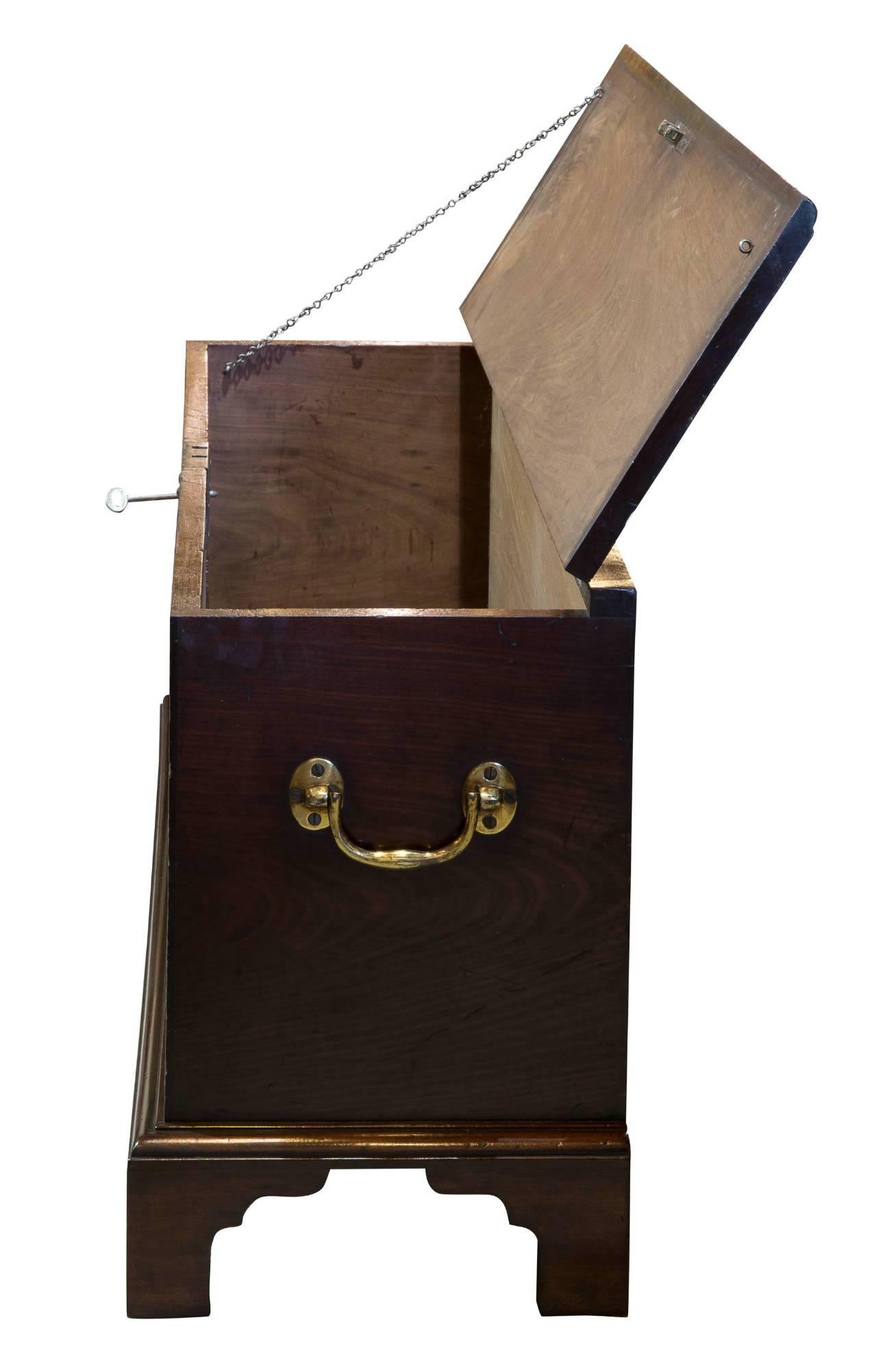 Mahogany Trunk or deed chest, Original carry handles, stamped W.S Pryor 1846 In Good Condition For Sale In Salisbury, GB