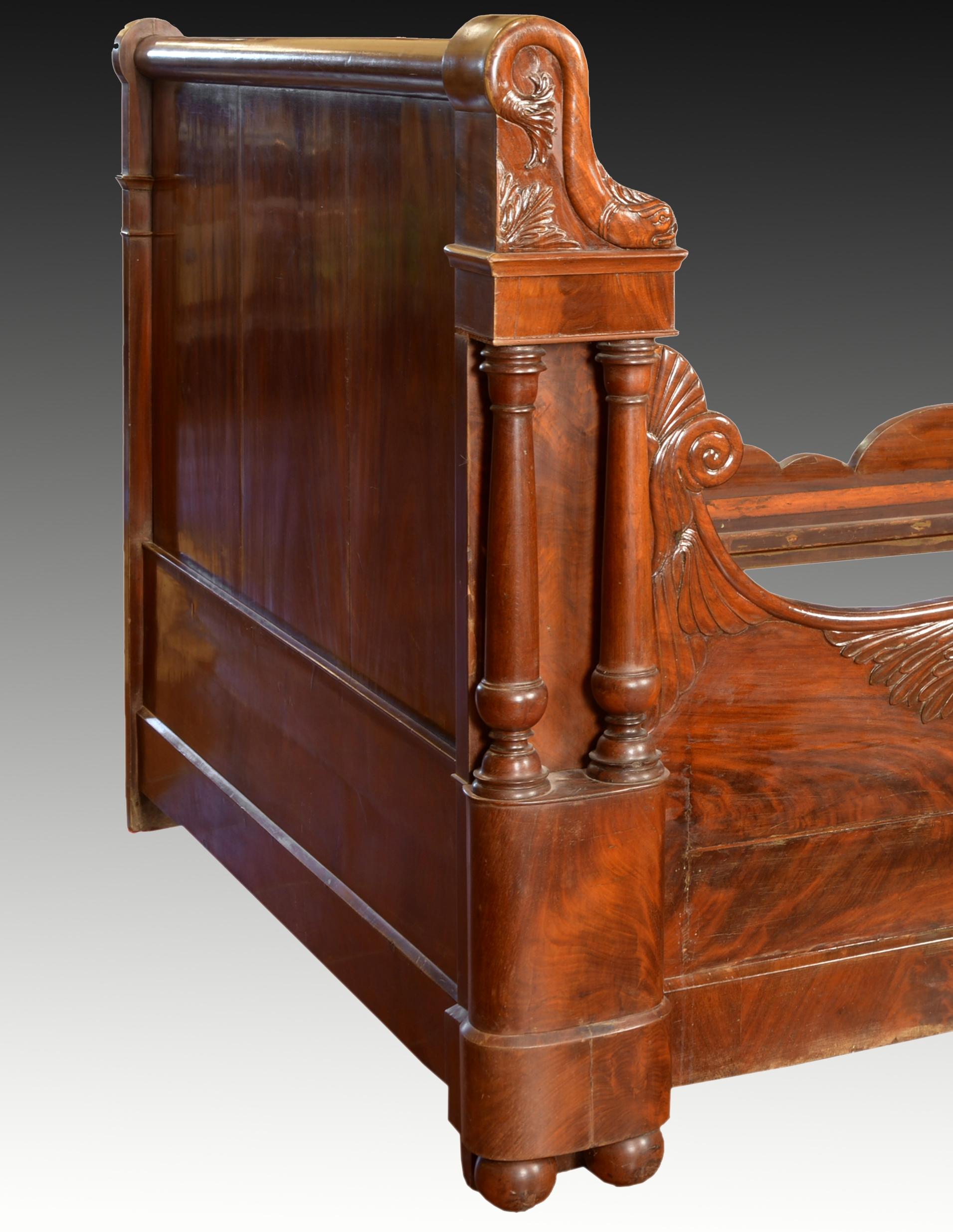 Mahogany Neoclassical Bed Frame, 19th Century In Good Condition For Sale In Madrid, ES