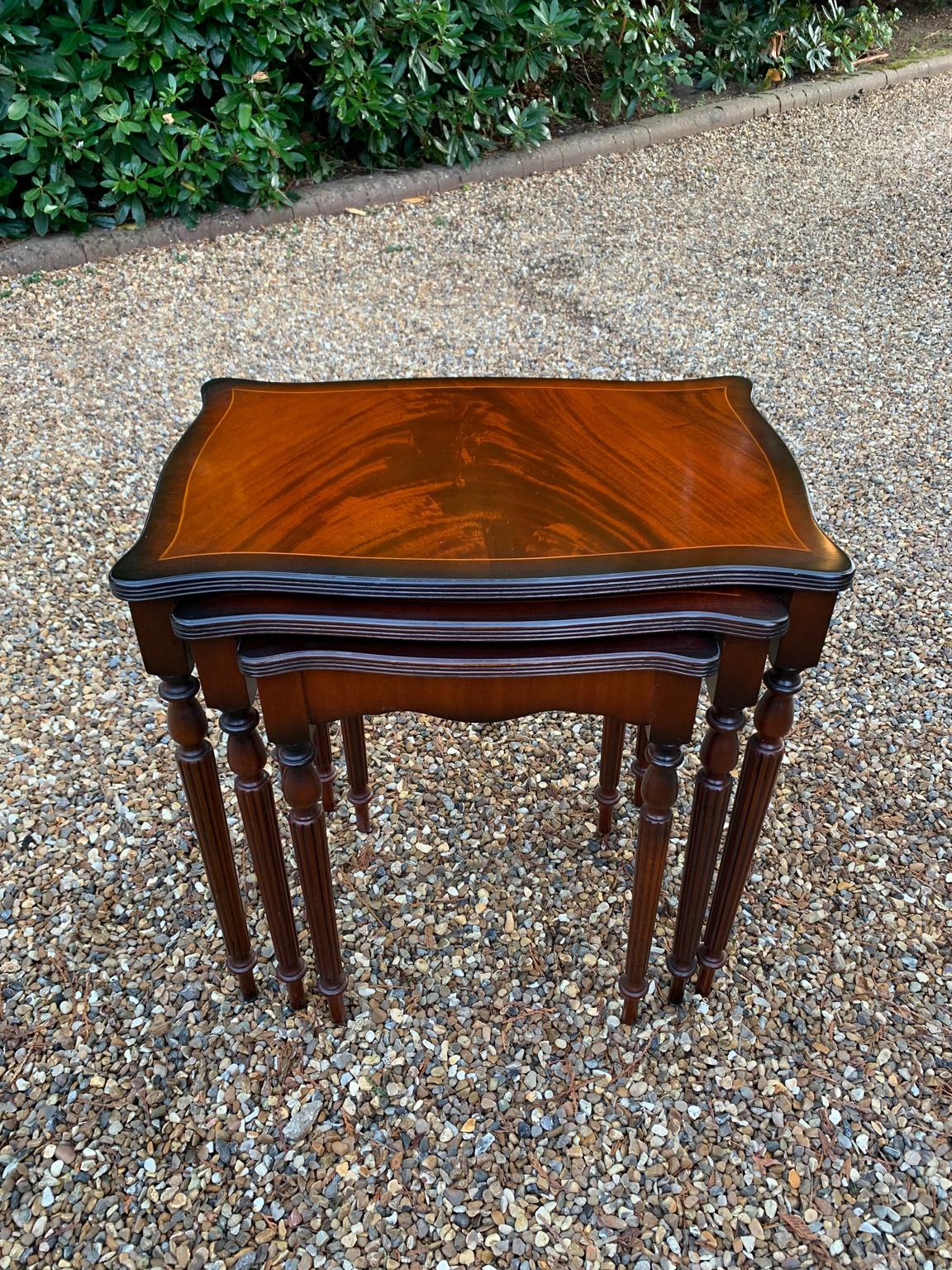 Mahogany nest of tables, set of 3 with a reeded regency style legs and inlay.

 