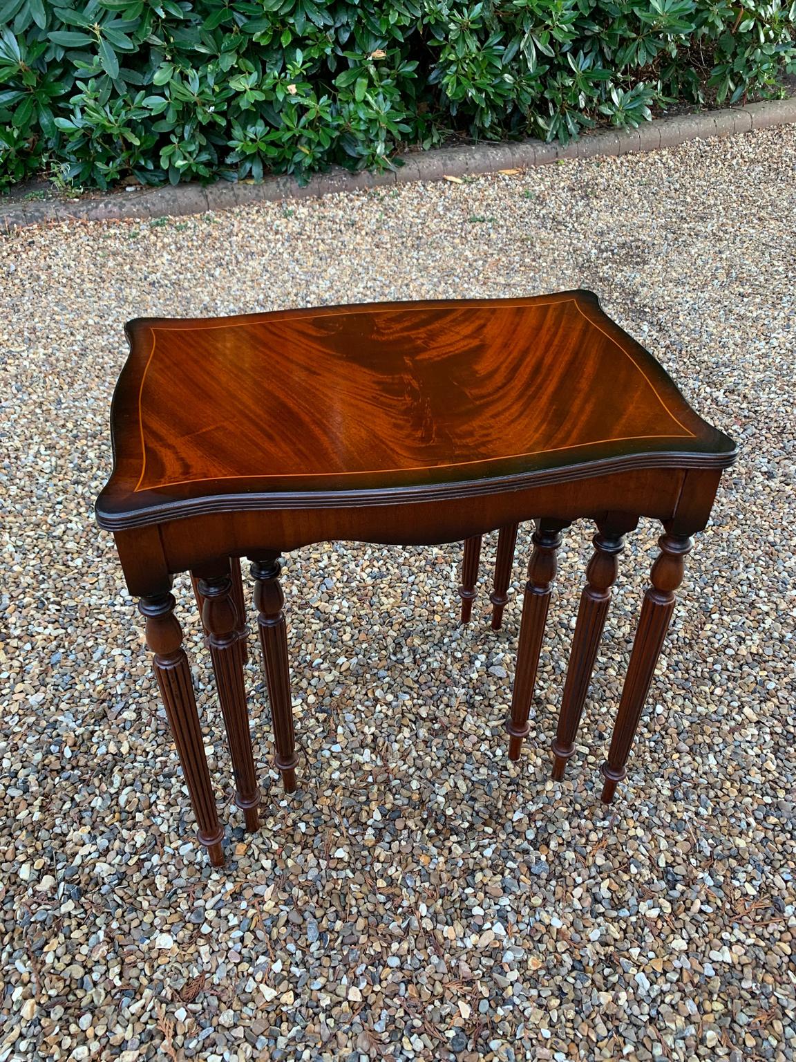 Mahogany Nest of Tables, Set of 3 In Excellent Condition In Richmond, Surrey