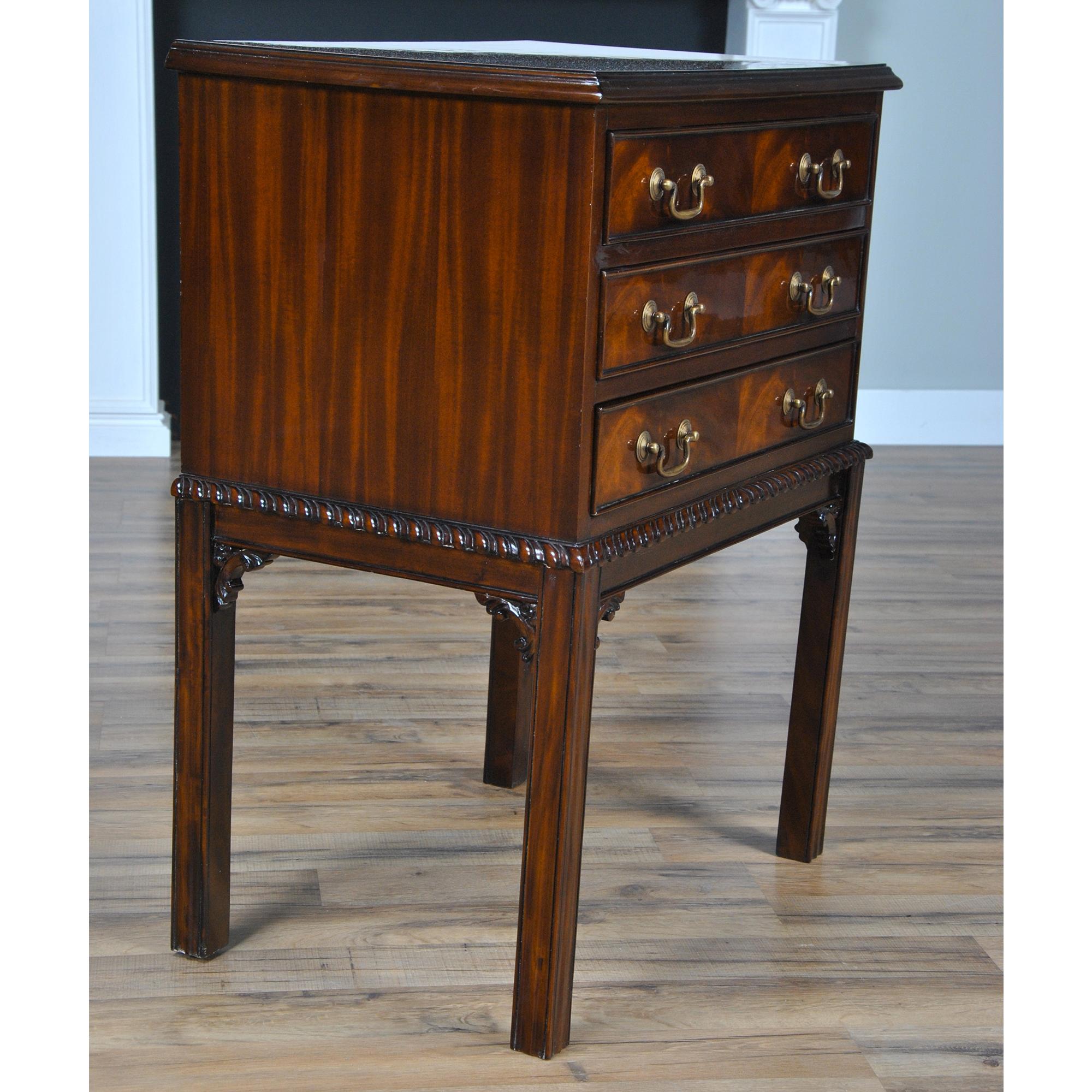 Mahogany Night Stand  For Sale 4