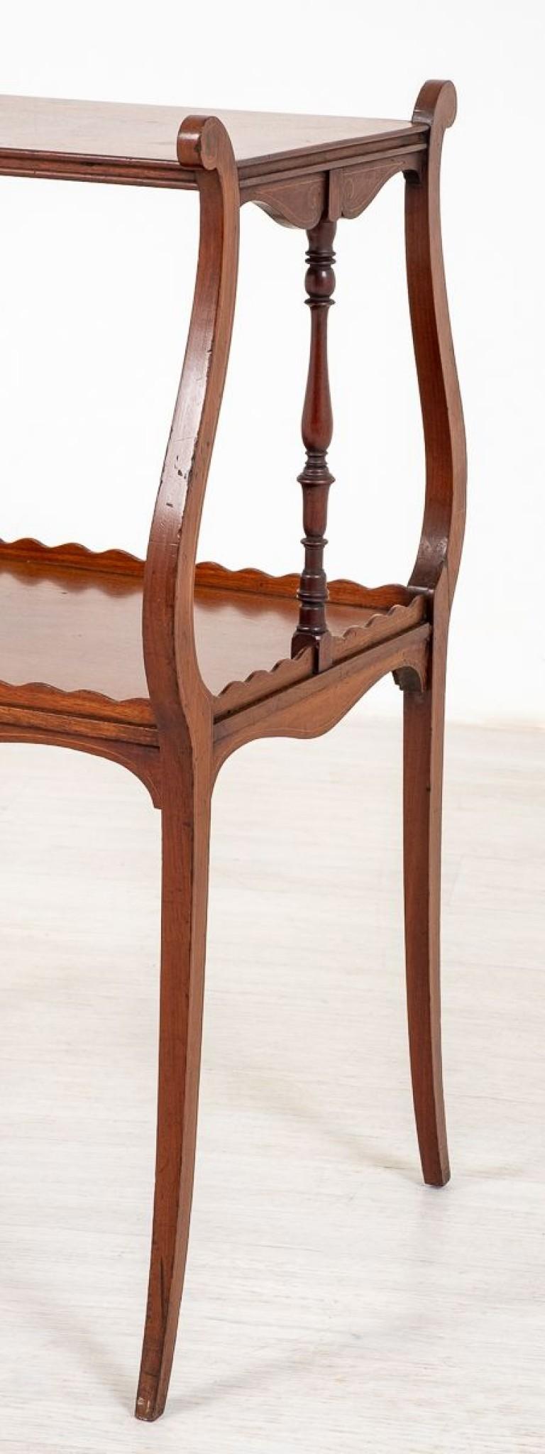 Table d'appoint en acajou avec incrustation de tables, 1900 Bon état - En vente à Potters Bar, GB