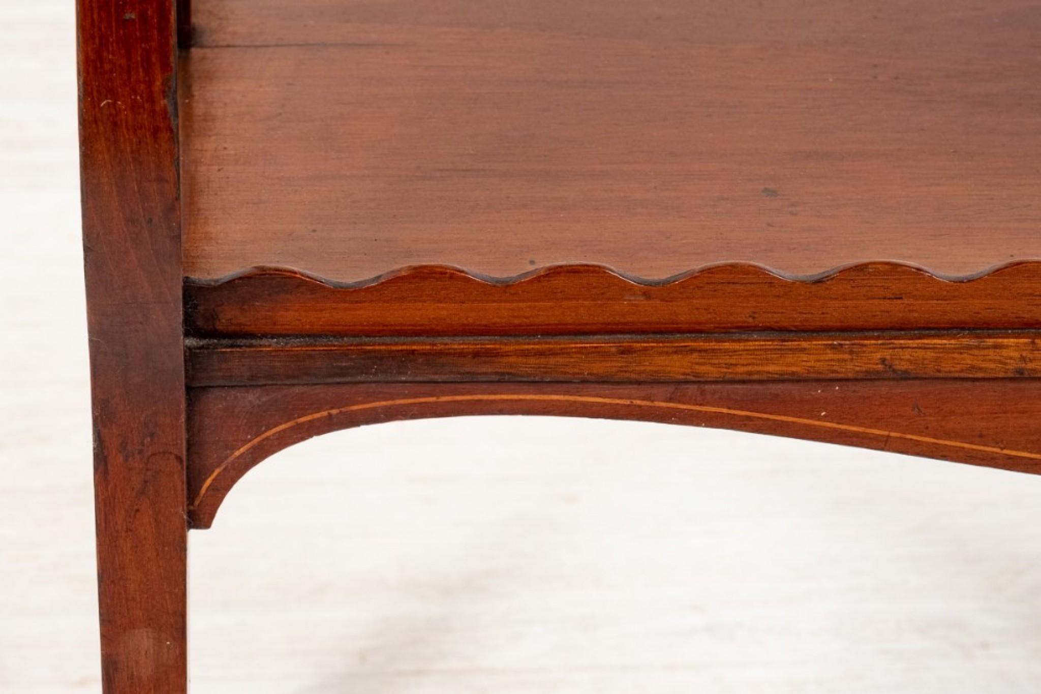 Début du 20ème siècle Table d'appoint en acajou avec incrustation de tables, 1900 en vente