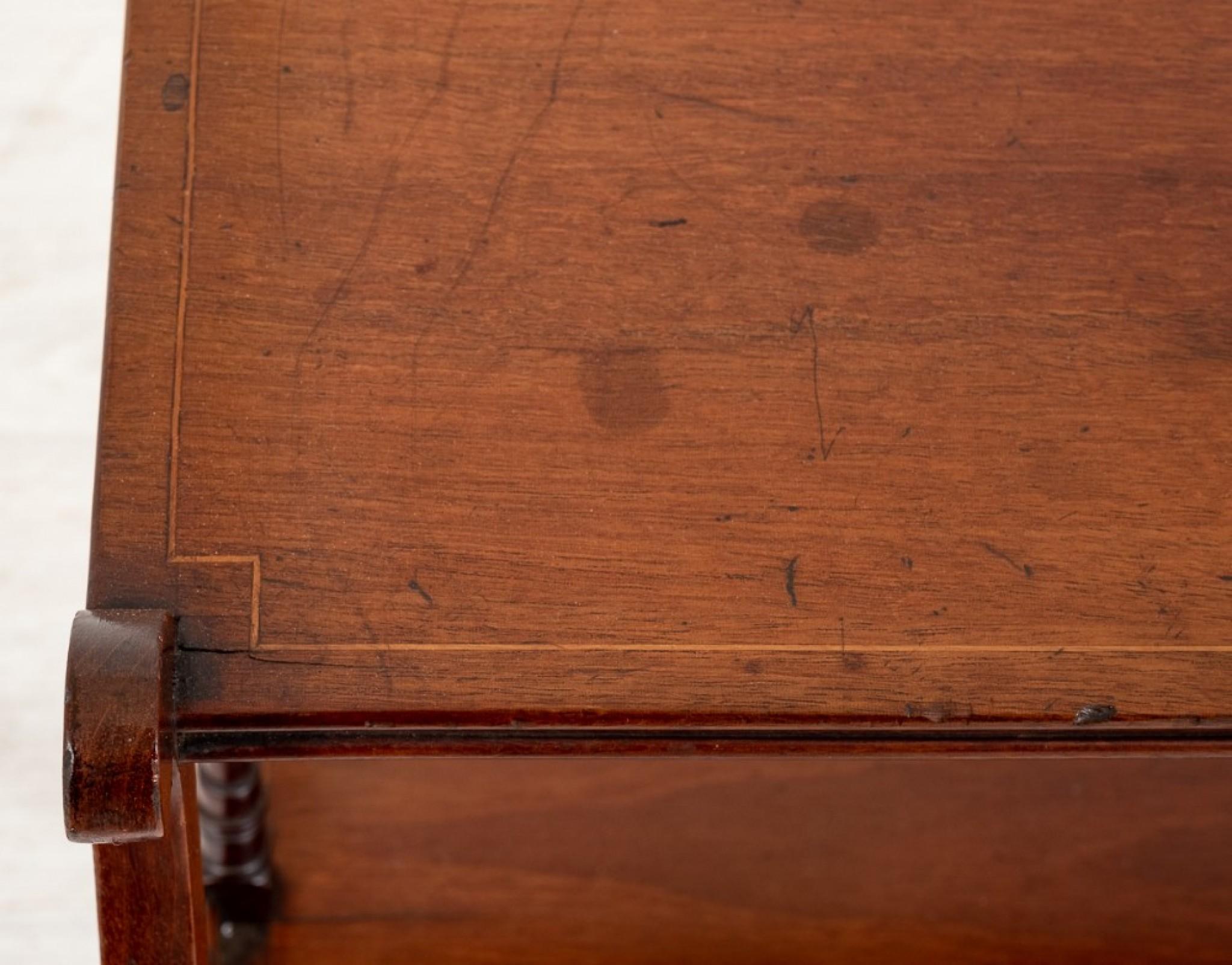 Acajou Table d'appoint en acajou avec incrustation de tables, 1900 en vente