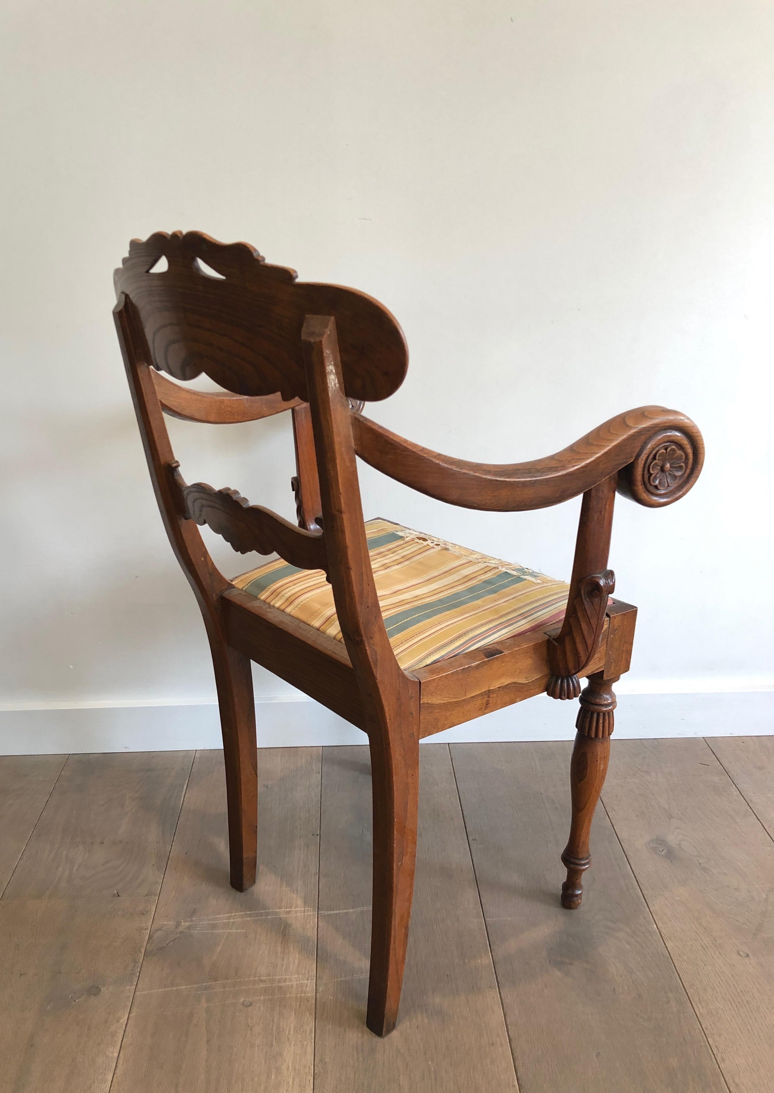 Fauteuil de bureau en acajou avec décorations en col de cygne  de la période Régence anglaise en vente 3