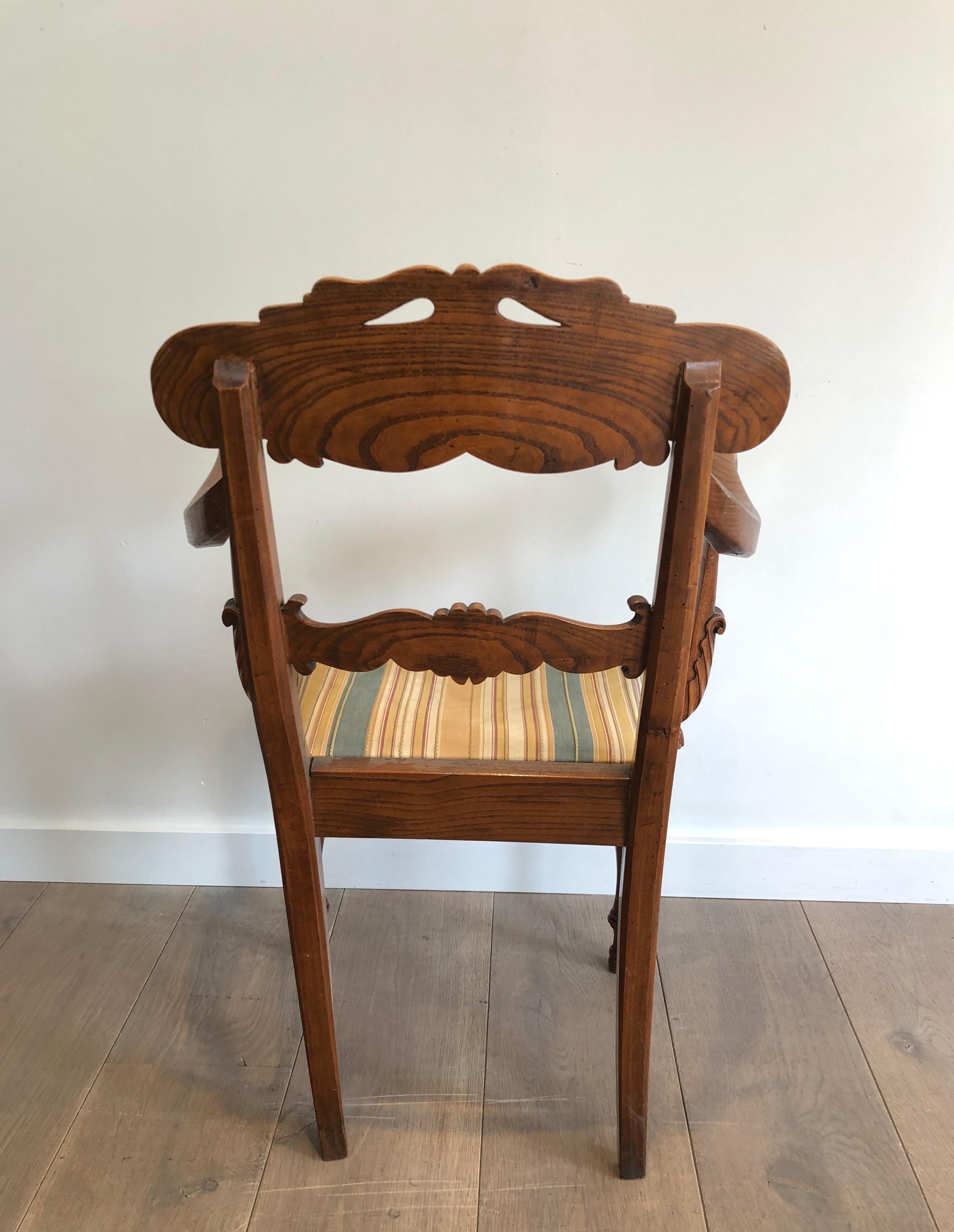 Fauteuil de bureau en acajou avec décorations en col de cygne  de la période Régence anglaise en vente 4