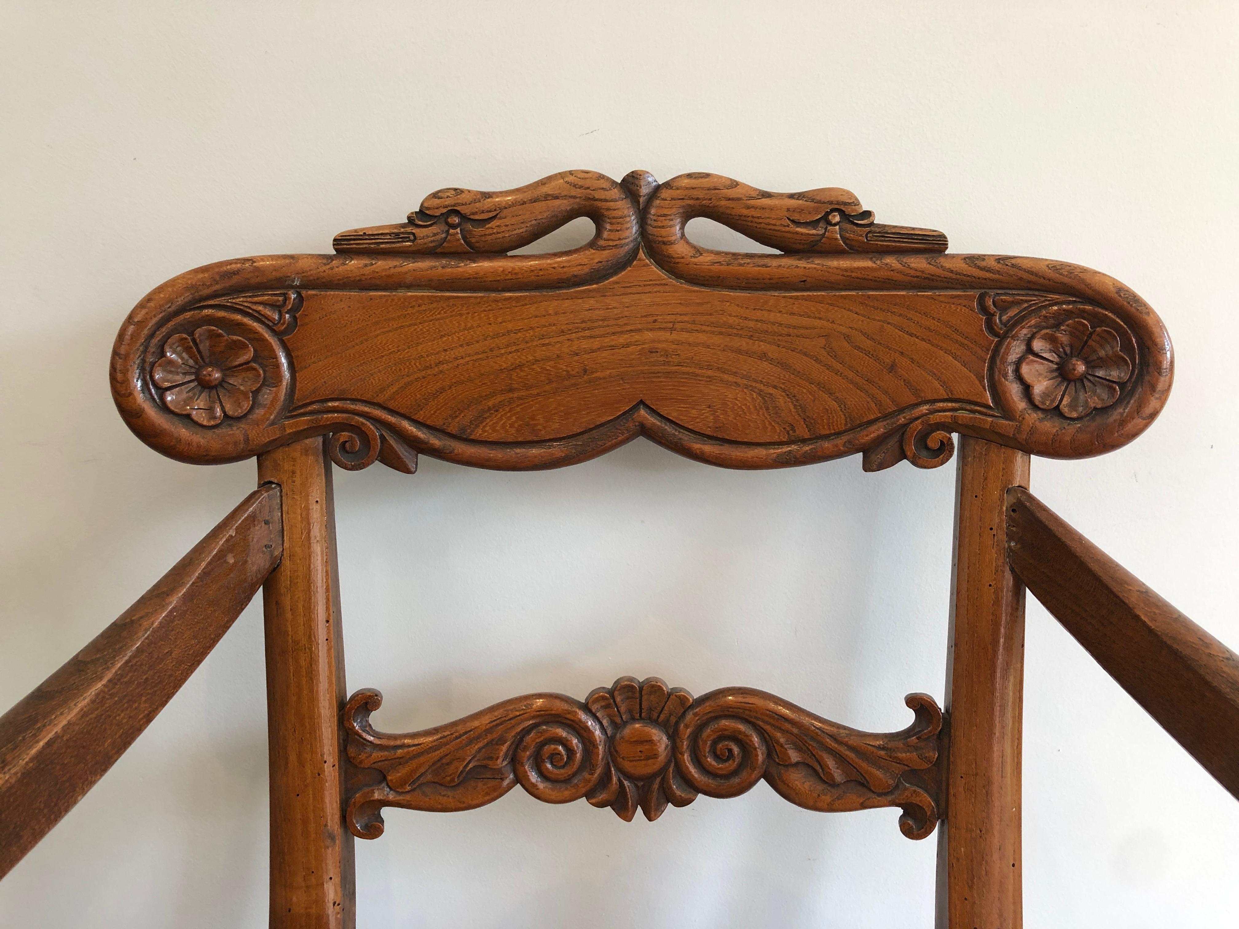 Fauteuil de bureau en acajou avec décorations en col de cygne  de la période Régence anglaise en vente 8