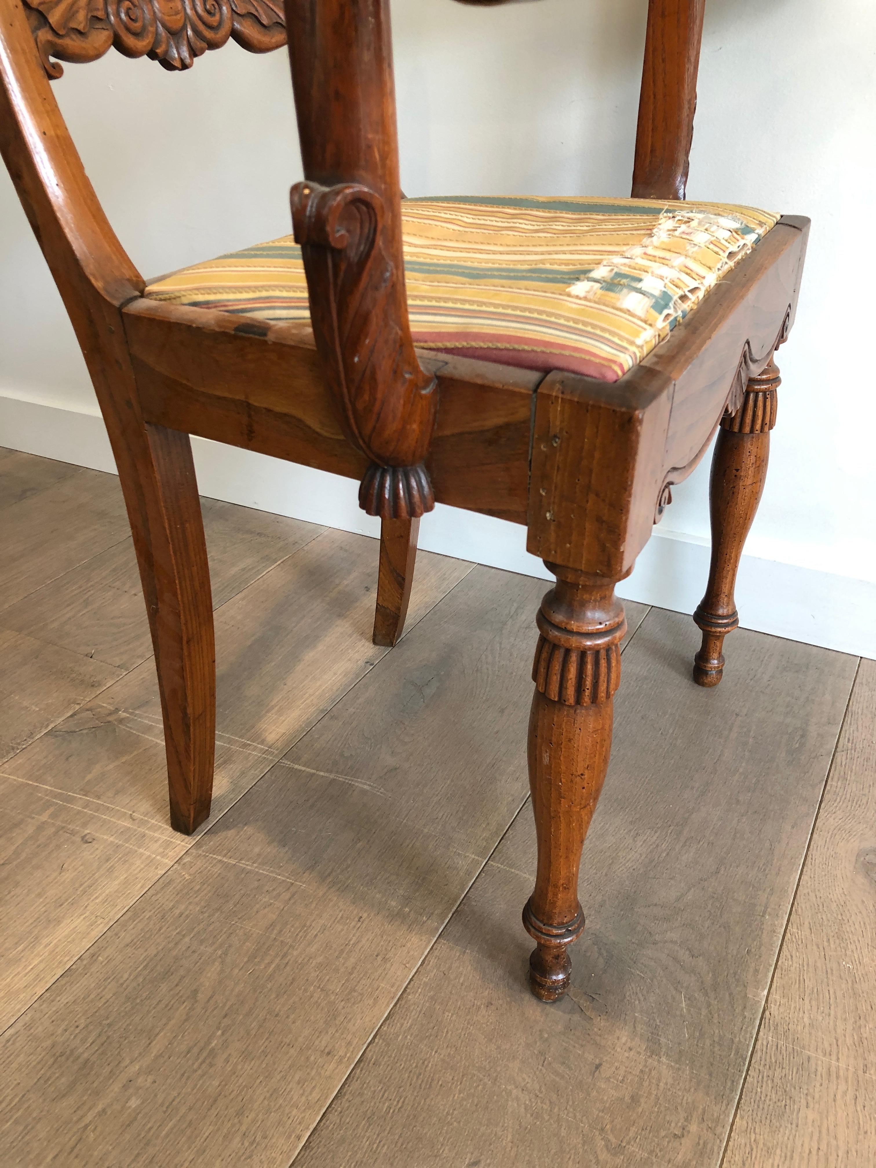 Fauteuil de bureau en acajou avec décorations en col de cygne  de la période Régence anglaise en vente 10