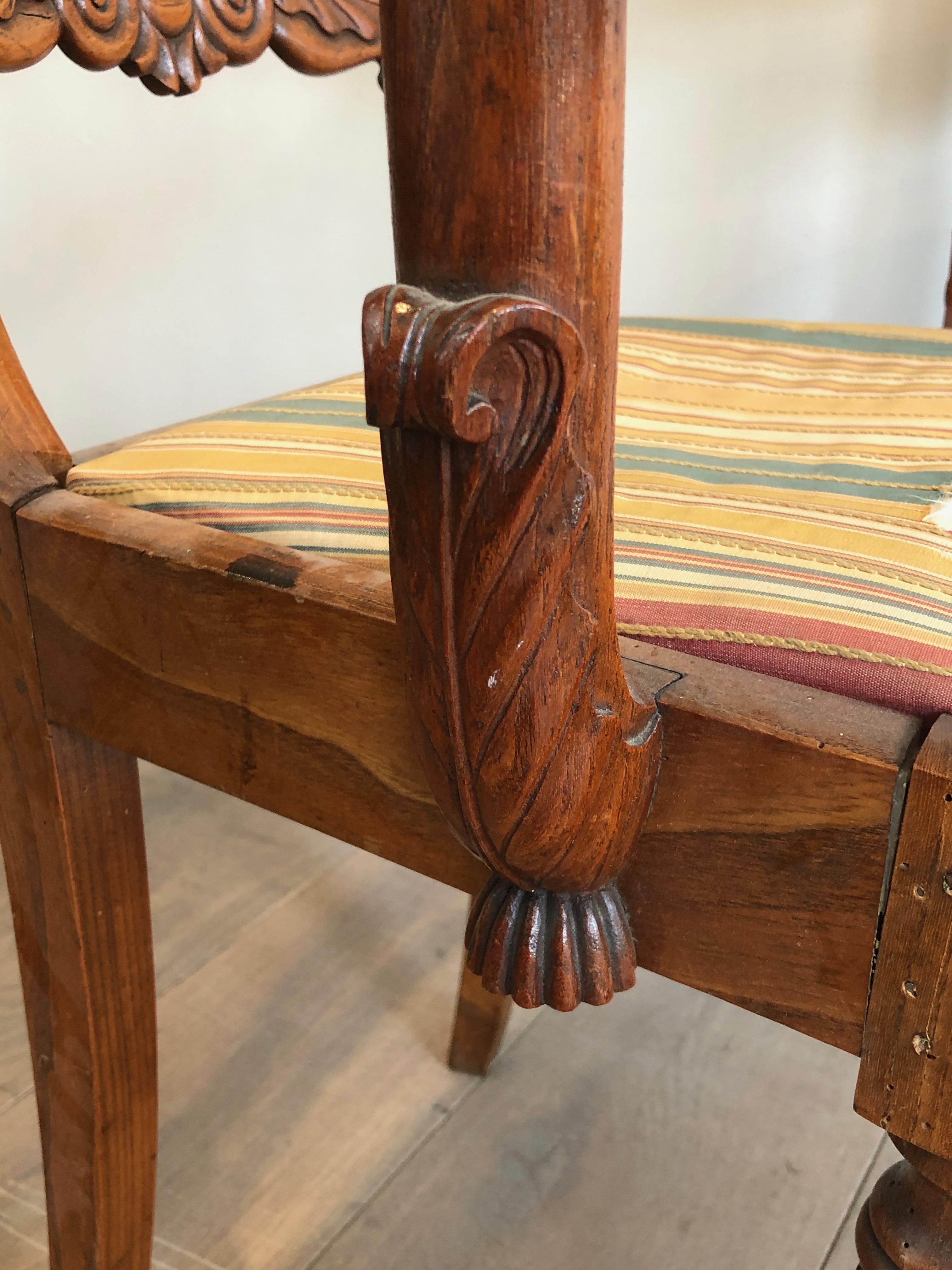 Fauteuil de bureau en acajou avec décorations en col de cygne  de la période Régence anglaise en vente 11