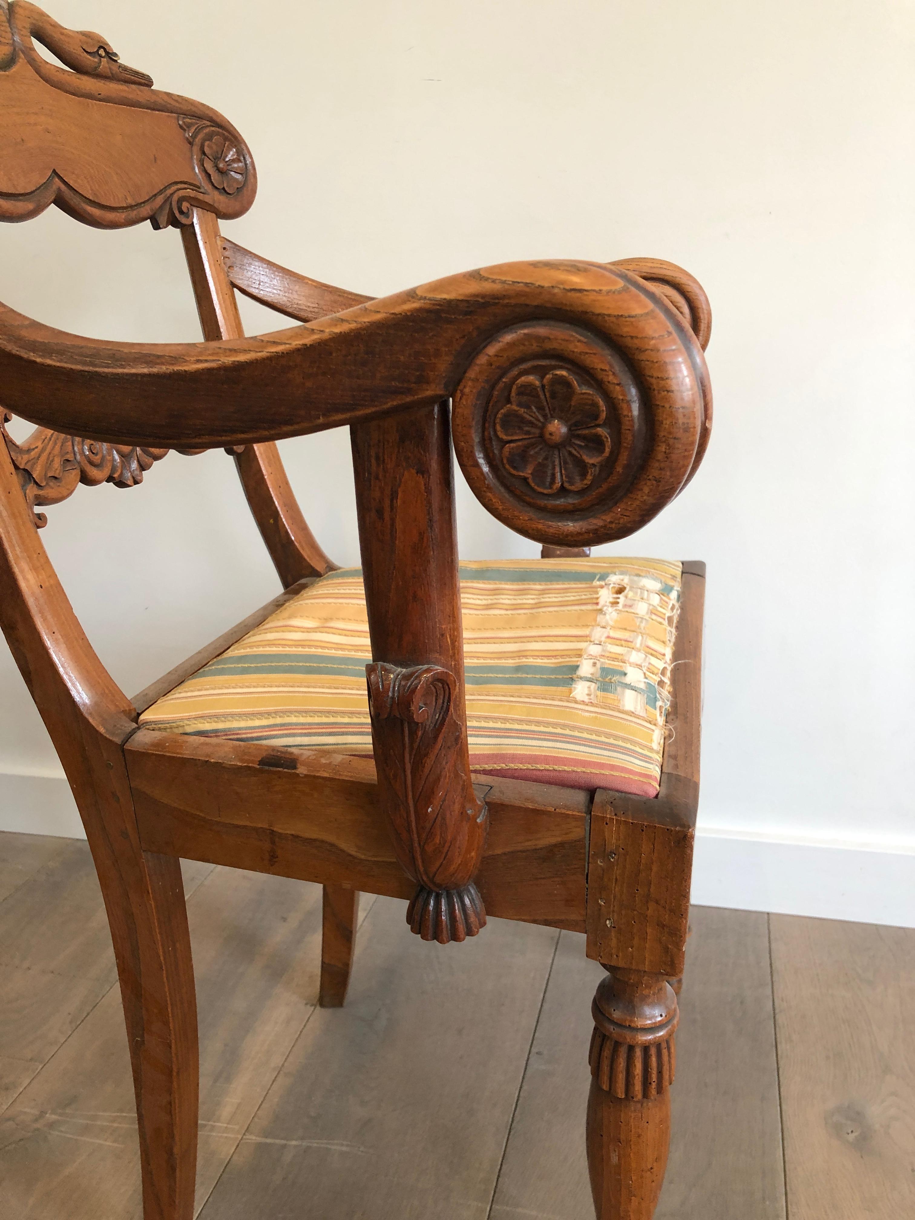 Fauteuil de bureau en acajou avec décorations en col de cygne  de la période Régence anglaise en vente 13