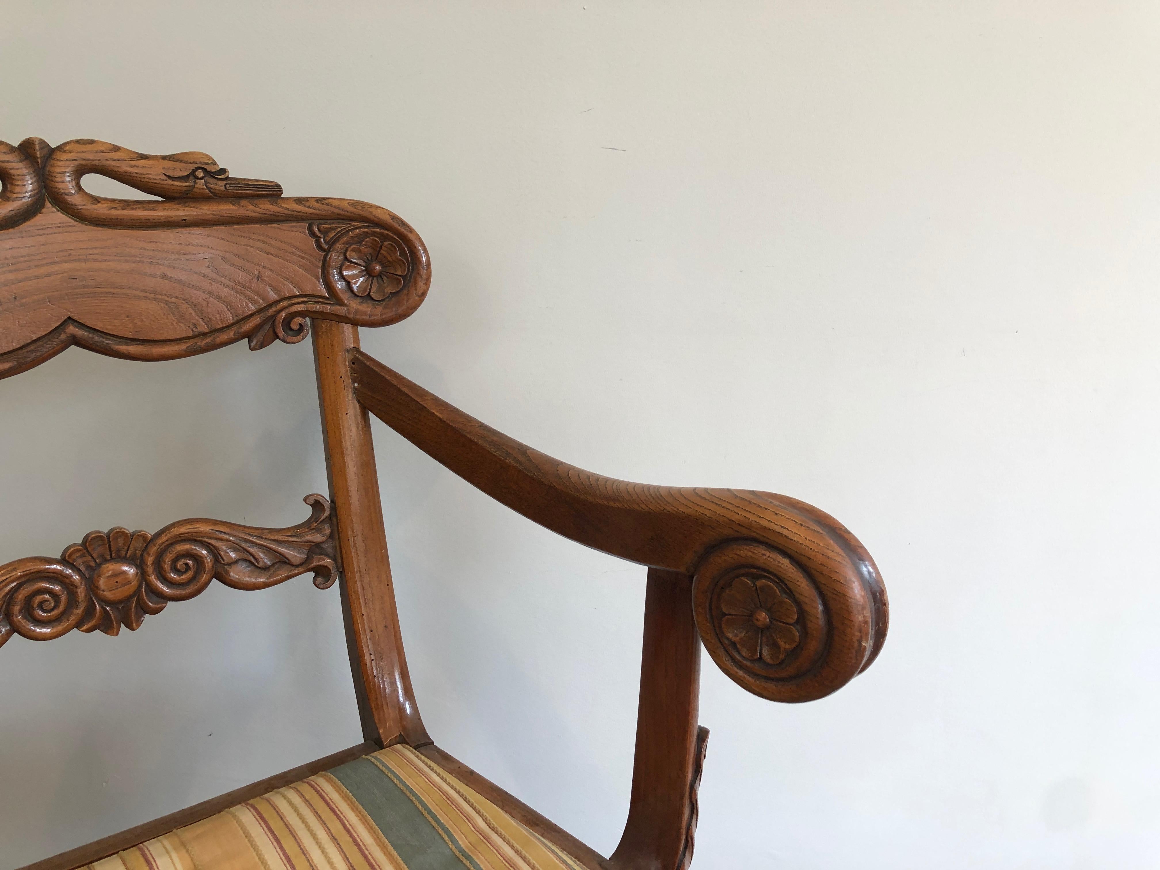 Britannique Fauteuil de bureau en acajou avec décorations en col de cygne  de la période Régence anglaise en vente