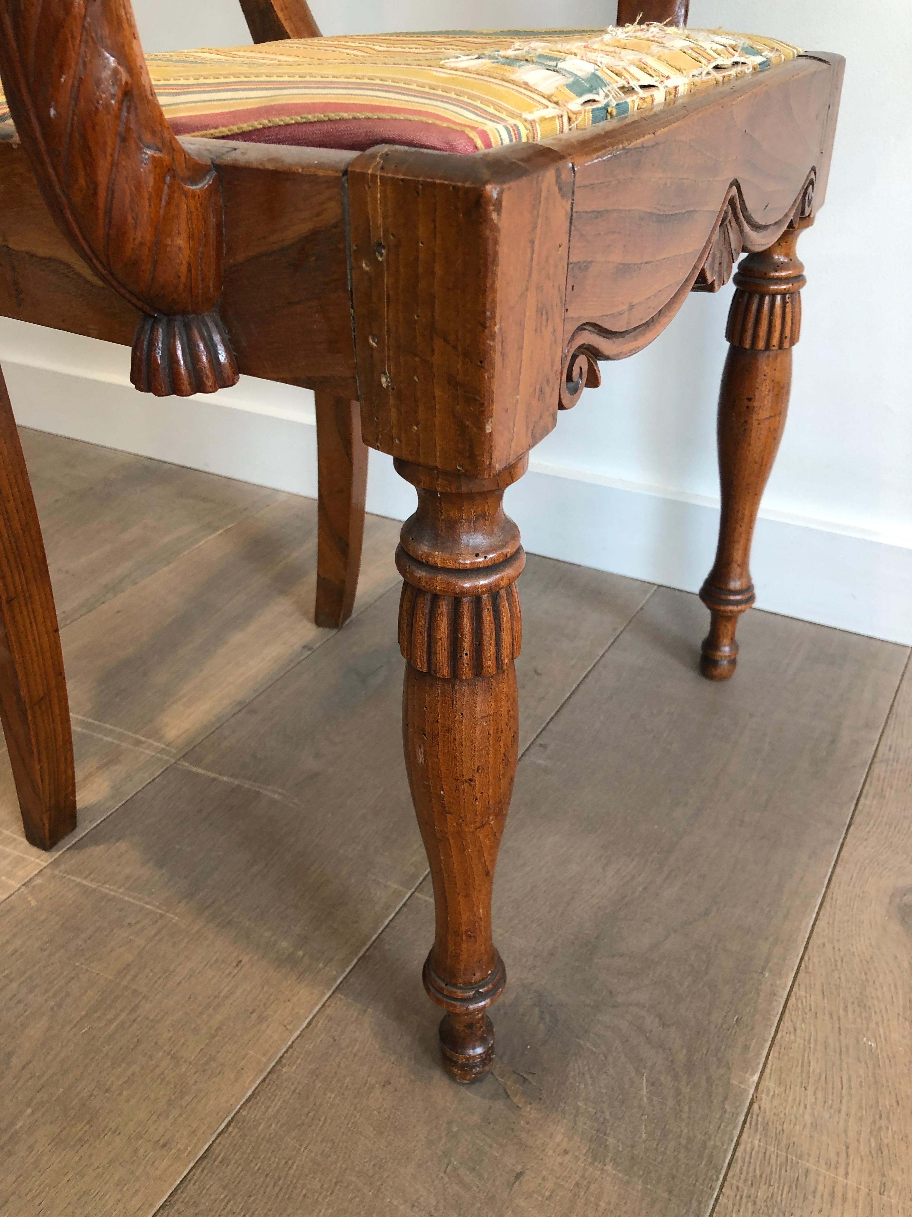 Bois Fauteuil de bureau en acajou avec décorations en col de cygne  de la période Régence anglaise en vente