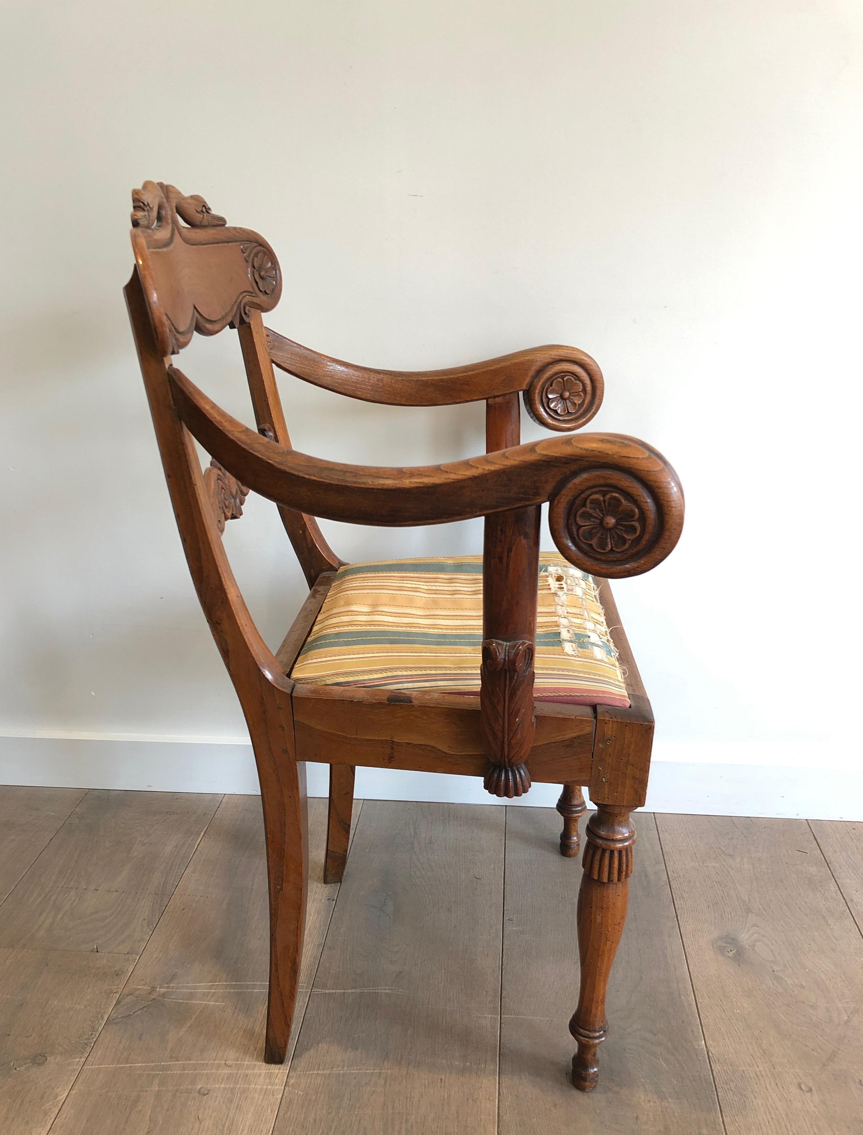 Fauteuil de bureau en acajou avec décorations en col de cygne  de la période Régence anglaise en vente 2