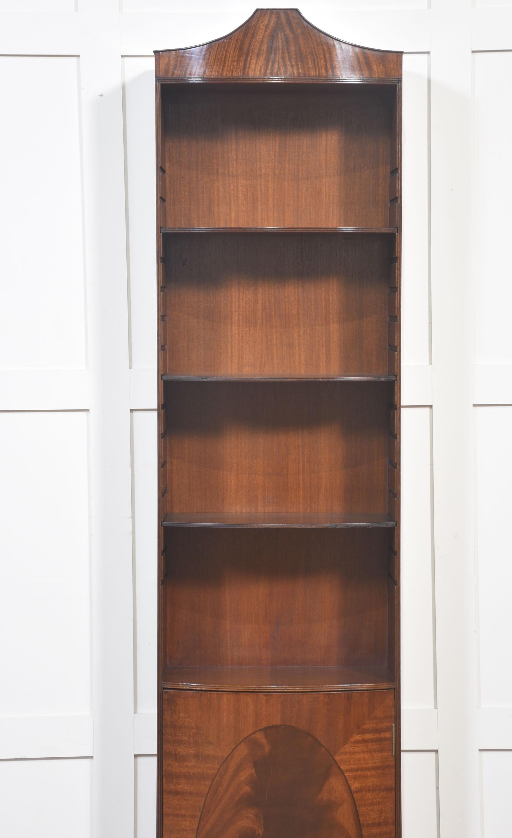 Bibliothèque ouverte en acajou en vente 4