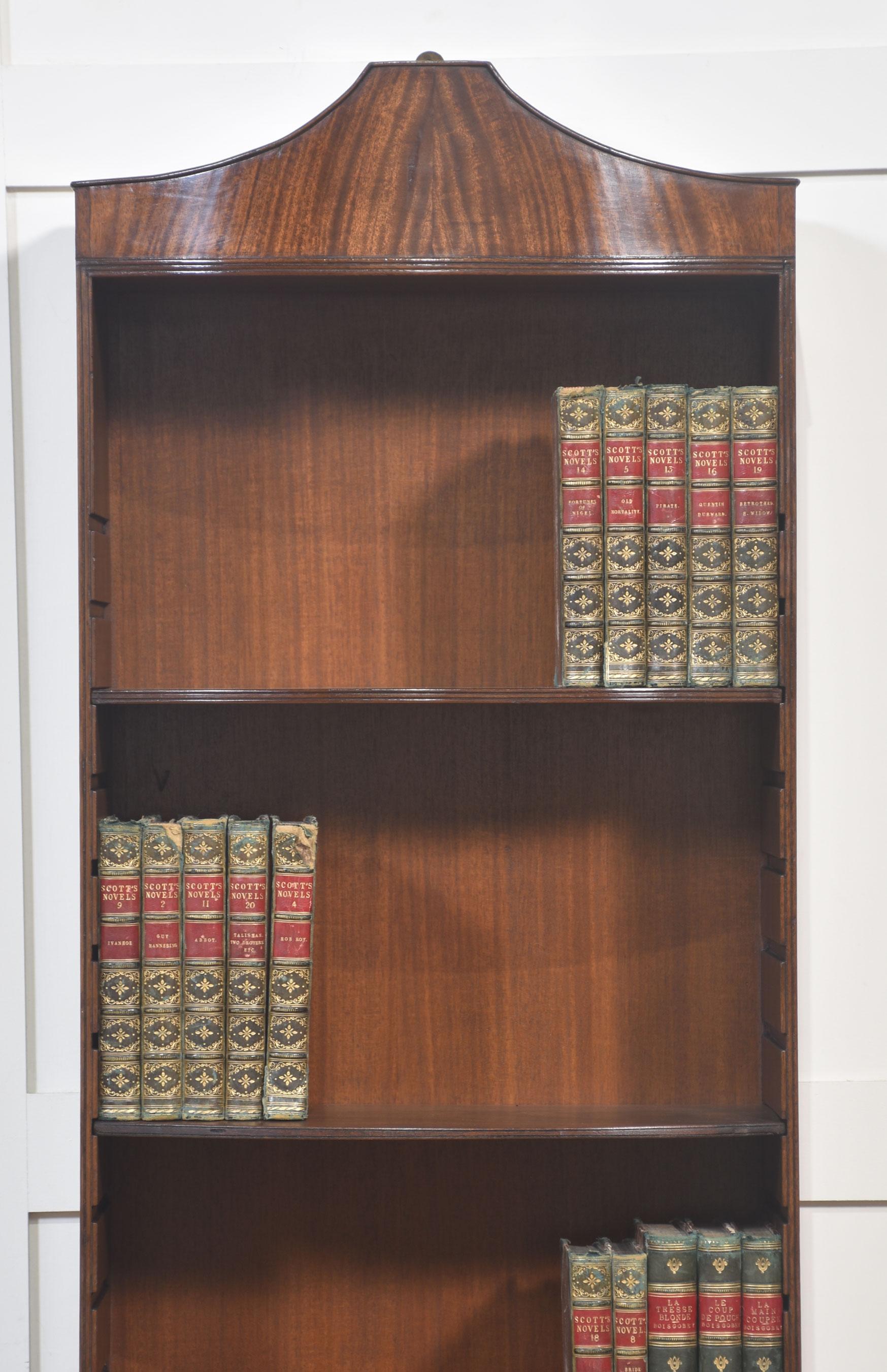 Britannique Bibliothèque ouverte en acajou en vente