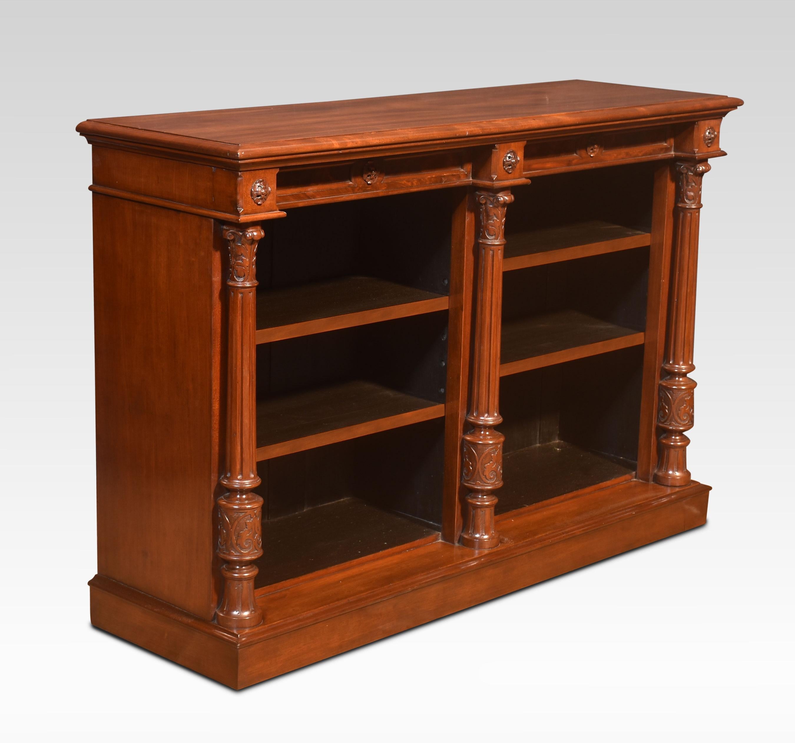Mahogany open bookcase In Good Condition For Sale In Cheshire, GB