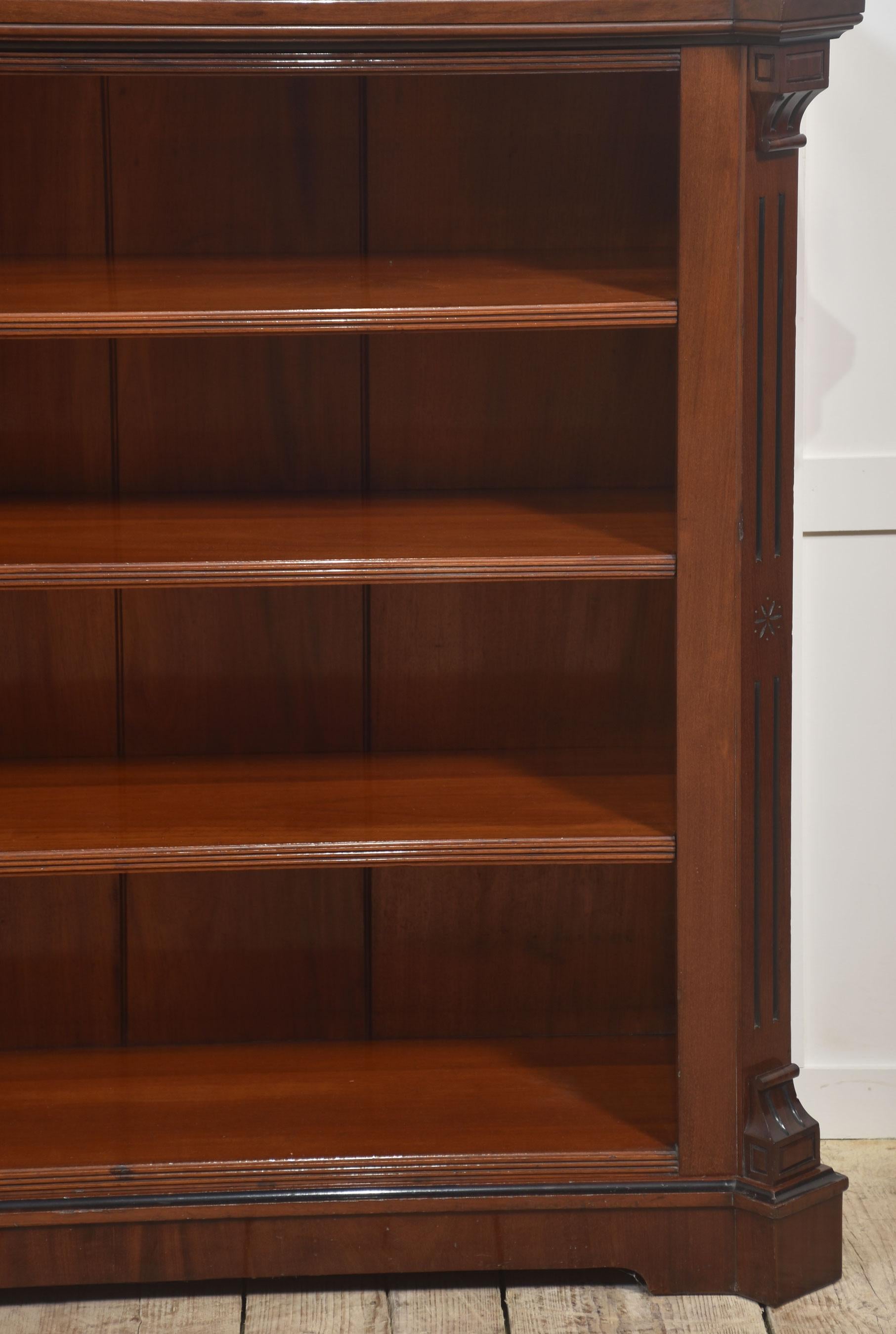 Bibliothèque ouverte en acajou avec fond en miroir en vente 4