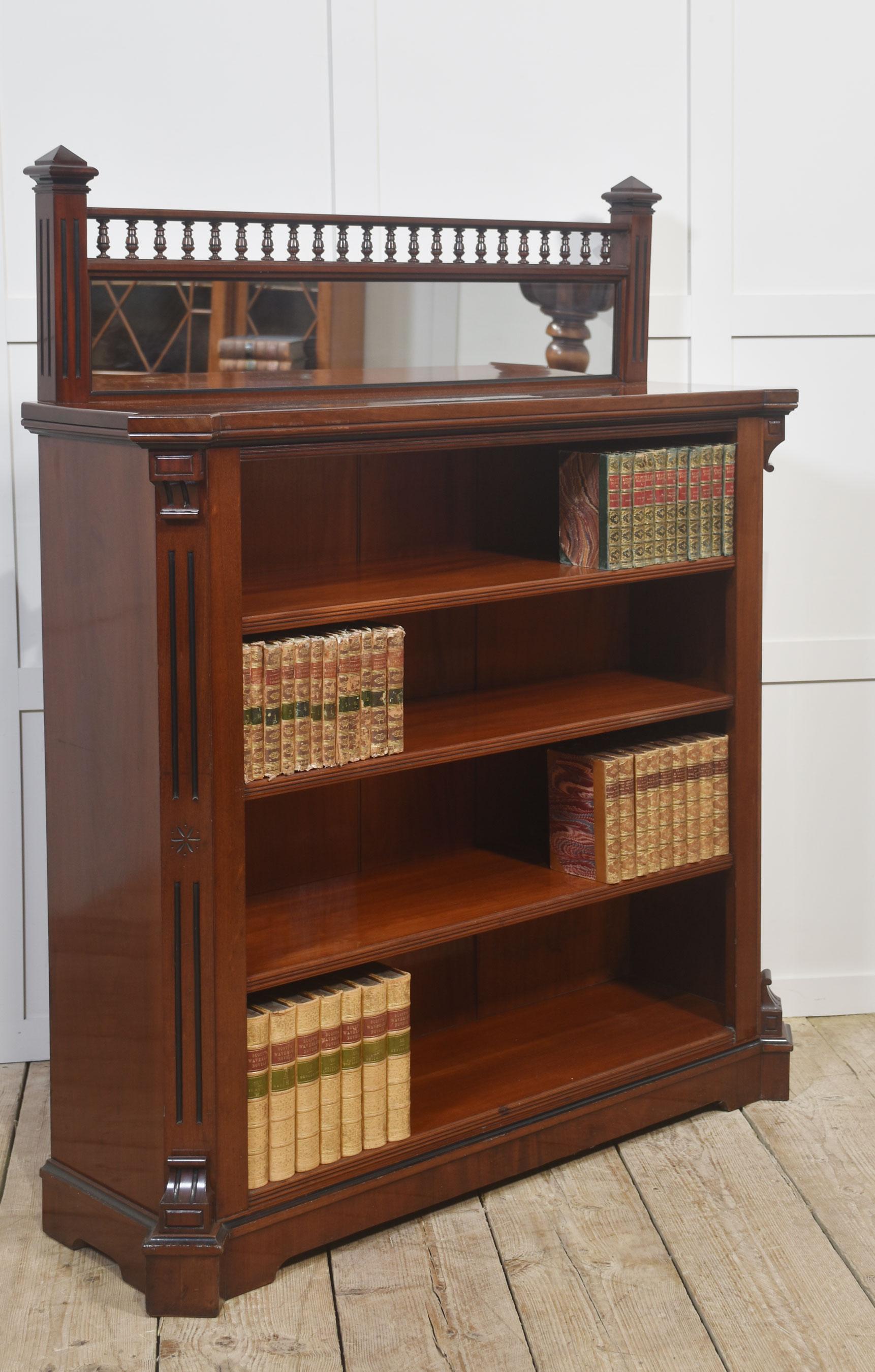 Bibliothèque ouverte en acajou avec fond en miroir en vente 2