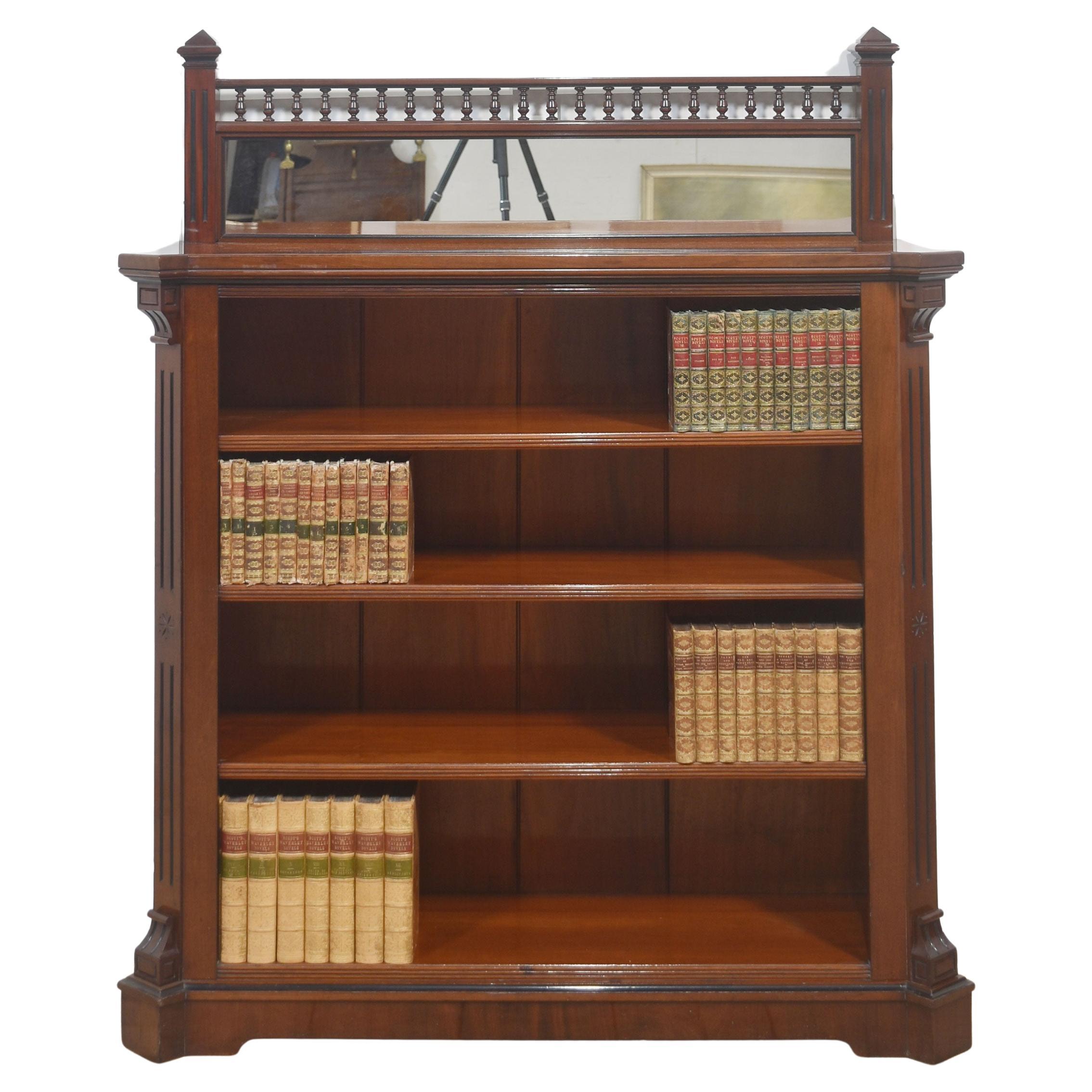 Bibliothèque ouverte en acajou avec fond en miroir en vente