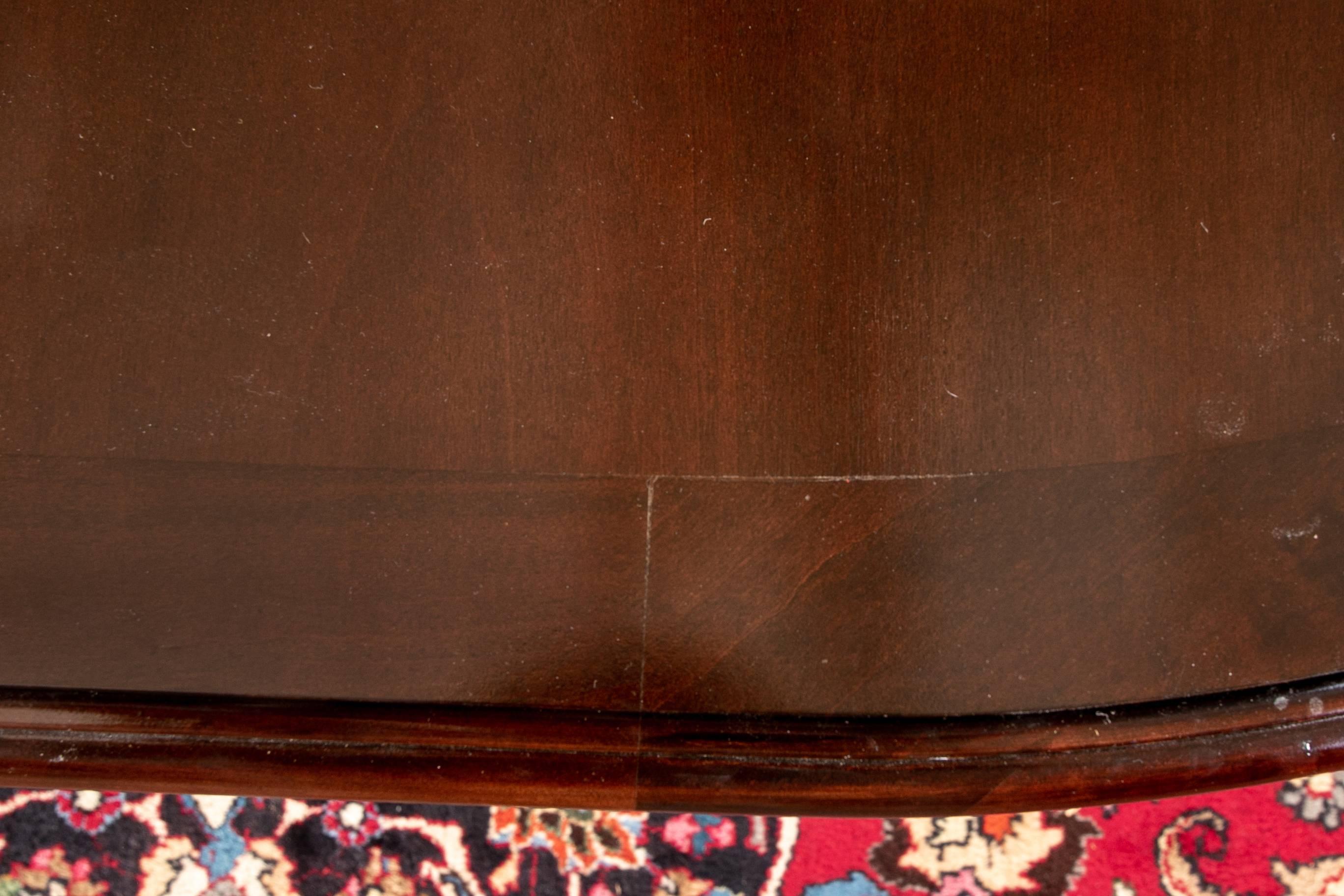 American Classical Mahogany Oval Dining Table