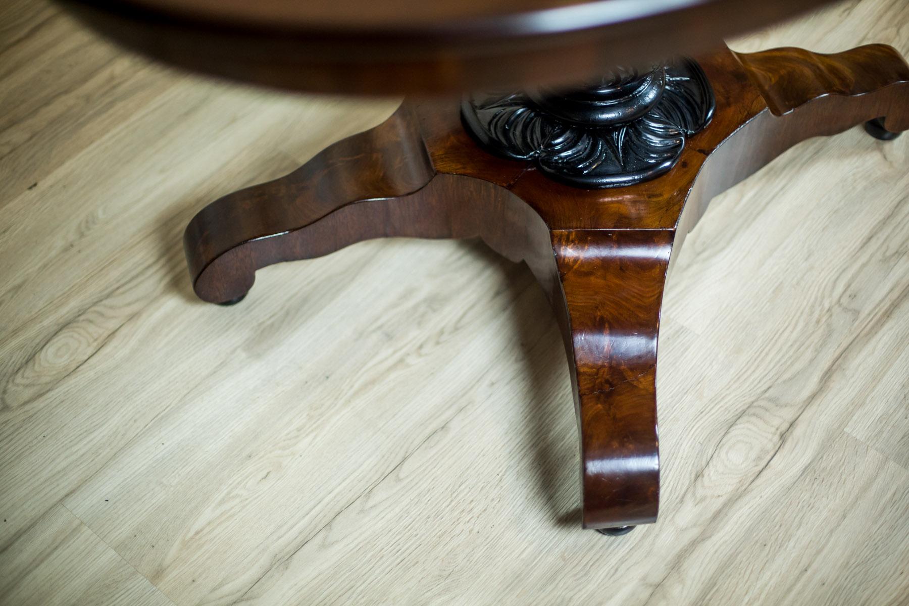 Ovaler Mahagoni-Tisch, um das 19. Jahrhundert im Zustand „Gut“ in Opole, PL