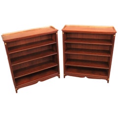 Mahogany Pair of English 19th Century Dwarf Open Bookcases