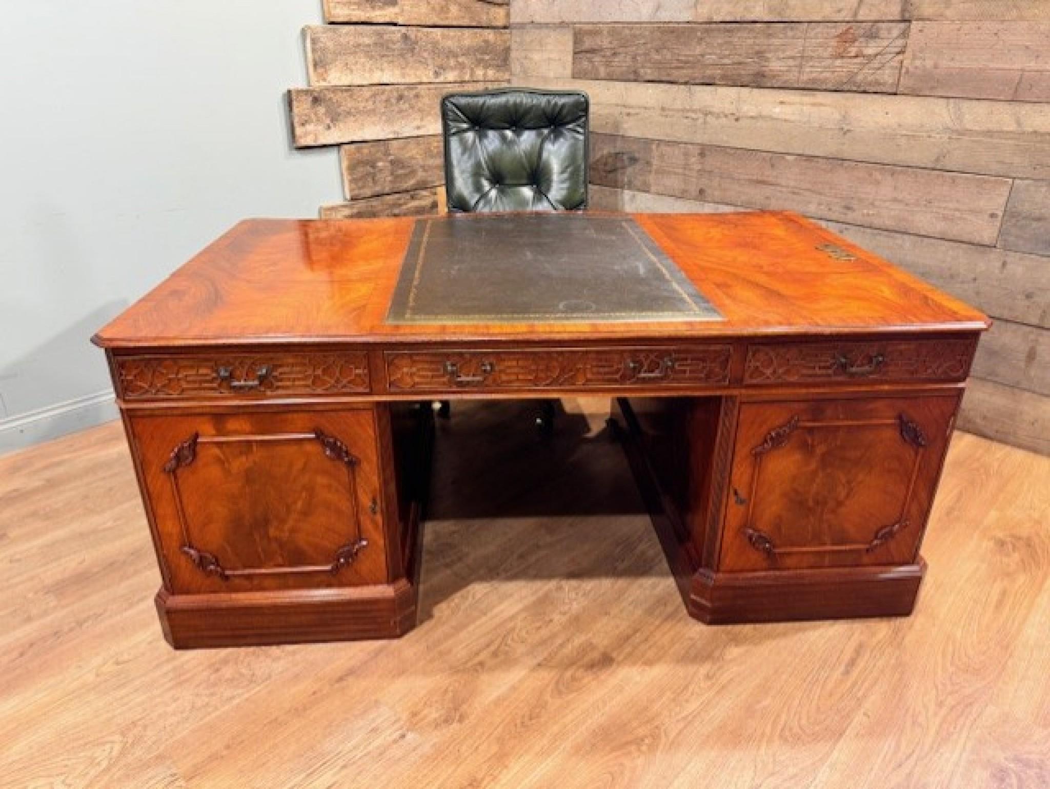 Mahogany Partners Desk and Chair Set Serpentine Library Table by Wade In Good Condition In Potters Bar, GB