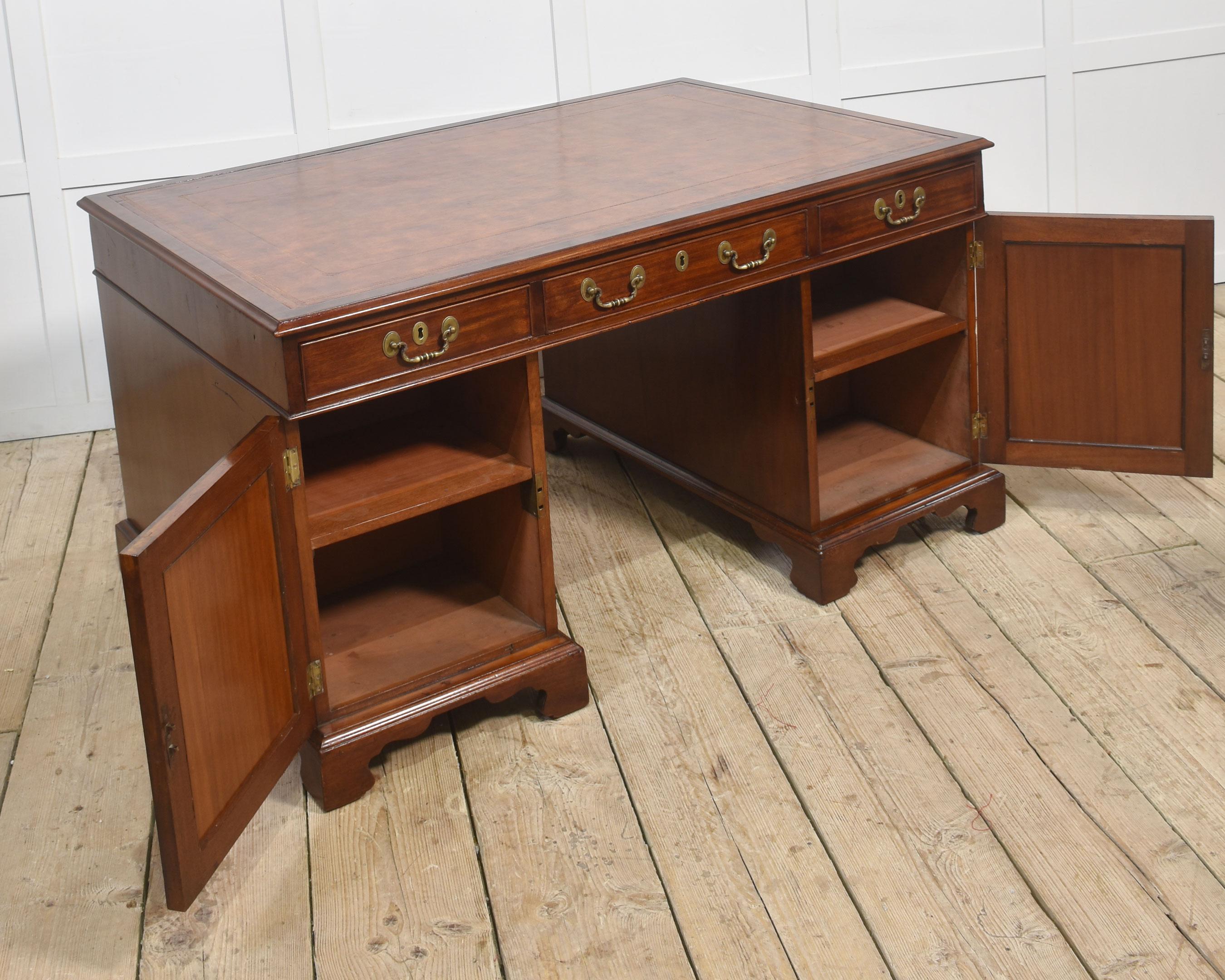 Mahogany partners desk For Sale 7