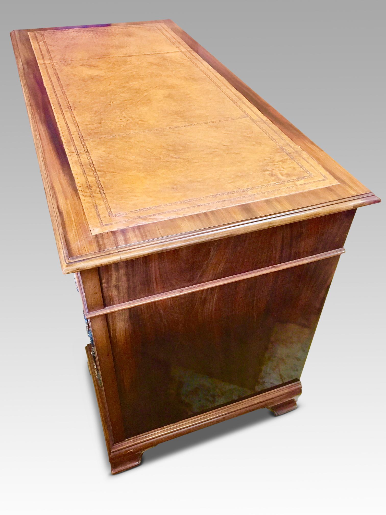 Mahogany Pedestal Desk English, circa 1920 In Good Condition In Honiton, Devon