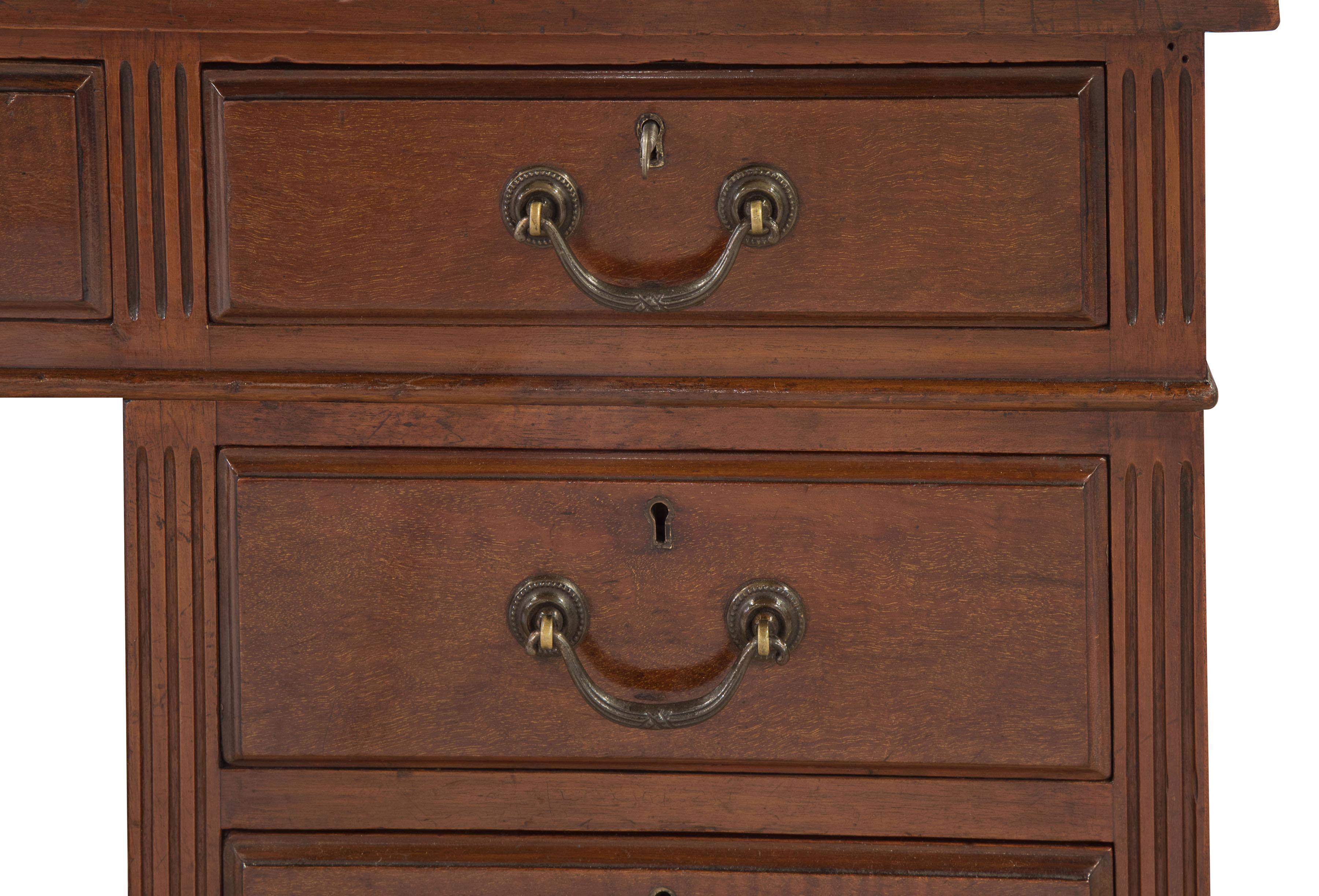 Early 20th Century Mahogany Pedestal Desk with Antique Tan Leather Top, circa 1900 For Sale