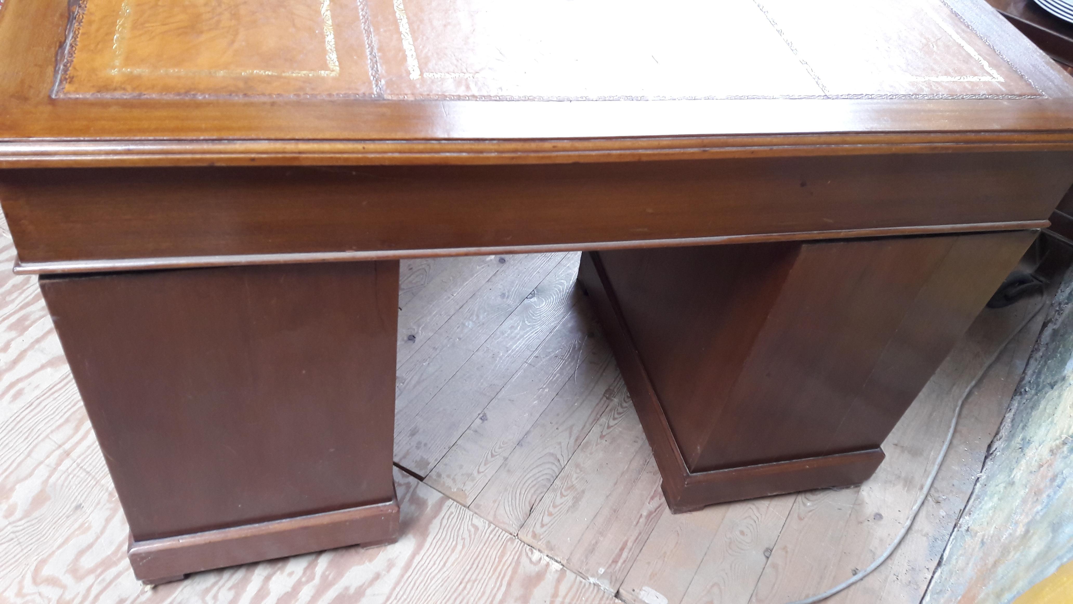 Mahogany Pedestal Desk With Tan Leather, 20th Century For Sale 1
