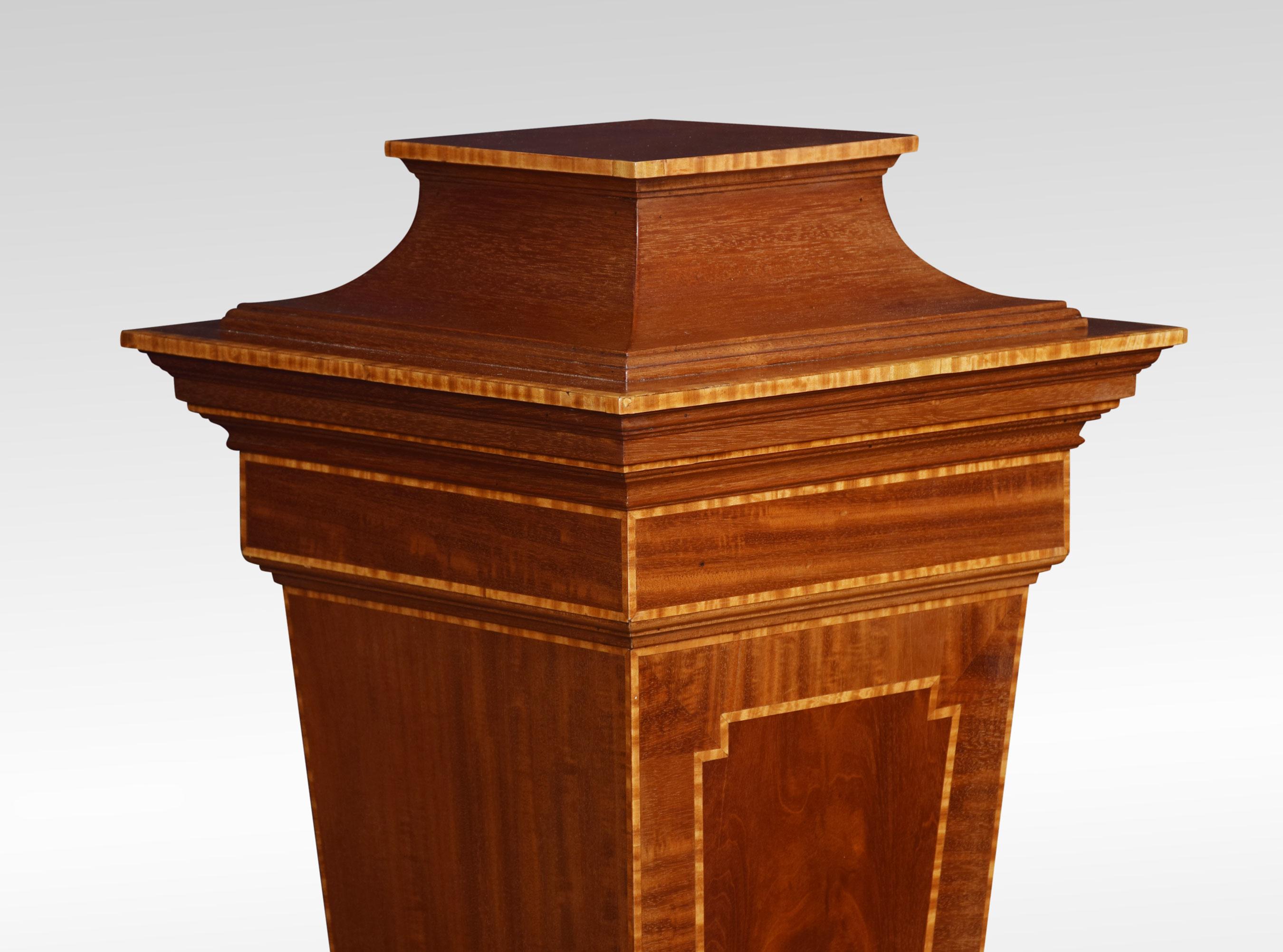 Mahogany pedestal torchiere stand, of tapering square form, with central flame mahogany panel surrounded in a crossbanded border. All raised up on stepped base.
Dimensions:
Height 41.5 inches
Width 14.5 inches
Depth 14.5 inches.