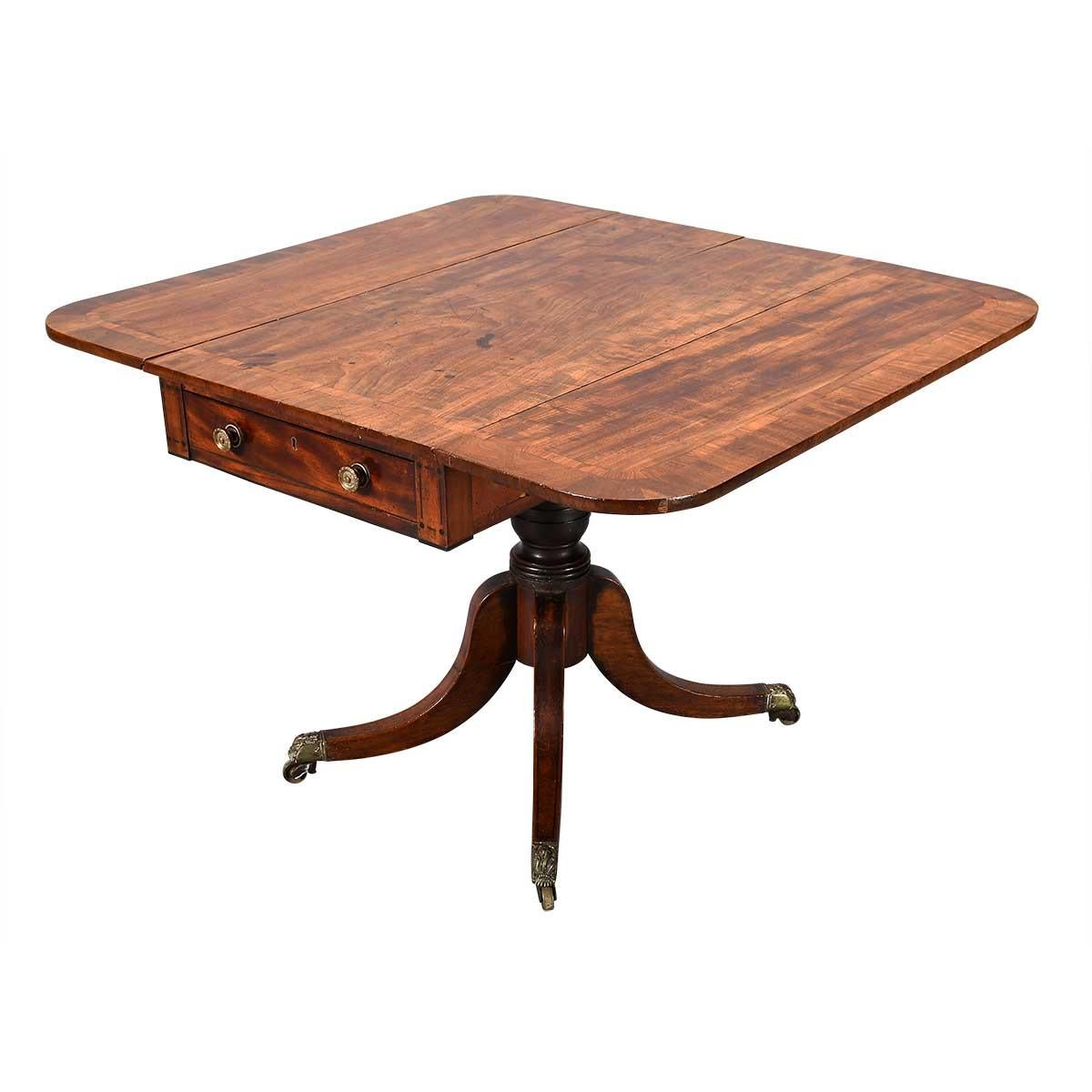 Incrusté Table Pembroke sur piédestal en vente