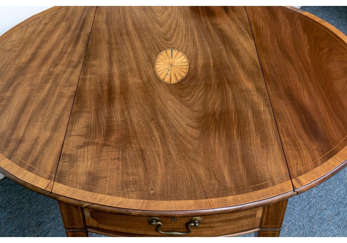 Mesa Pembroke de caoba con medallón de concha incrustado - Proyecto de restauración en venta 3