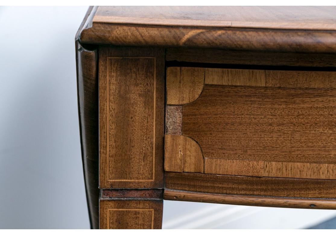 Mesa Pembroke de caoba con medallón de concha incrustado - Proyecto de restauración en Desgastado estado para la venta en Bridgeport, CT