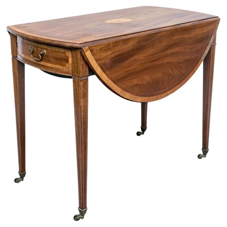 Mesa Pembroke de caoba con medallón de concha incrustado - Proyecto de restauración en venta