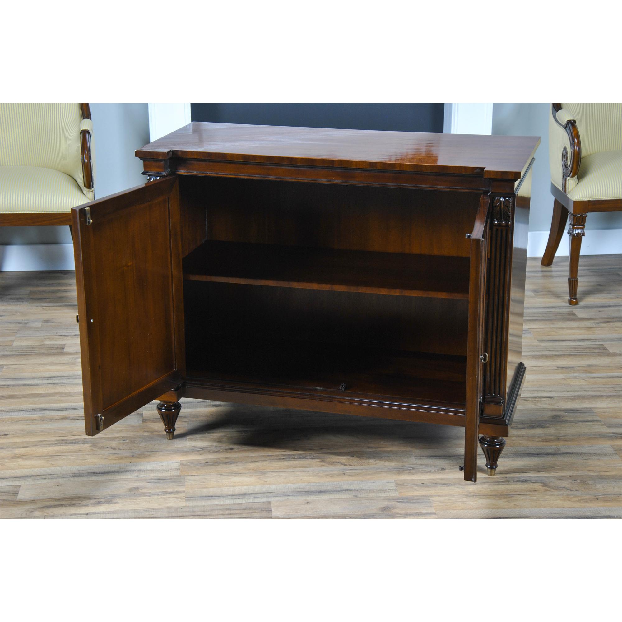 Mahogany Penhurst Server Cabinet  In New Condition For Sale In Annville, PA