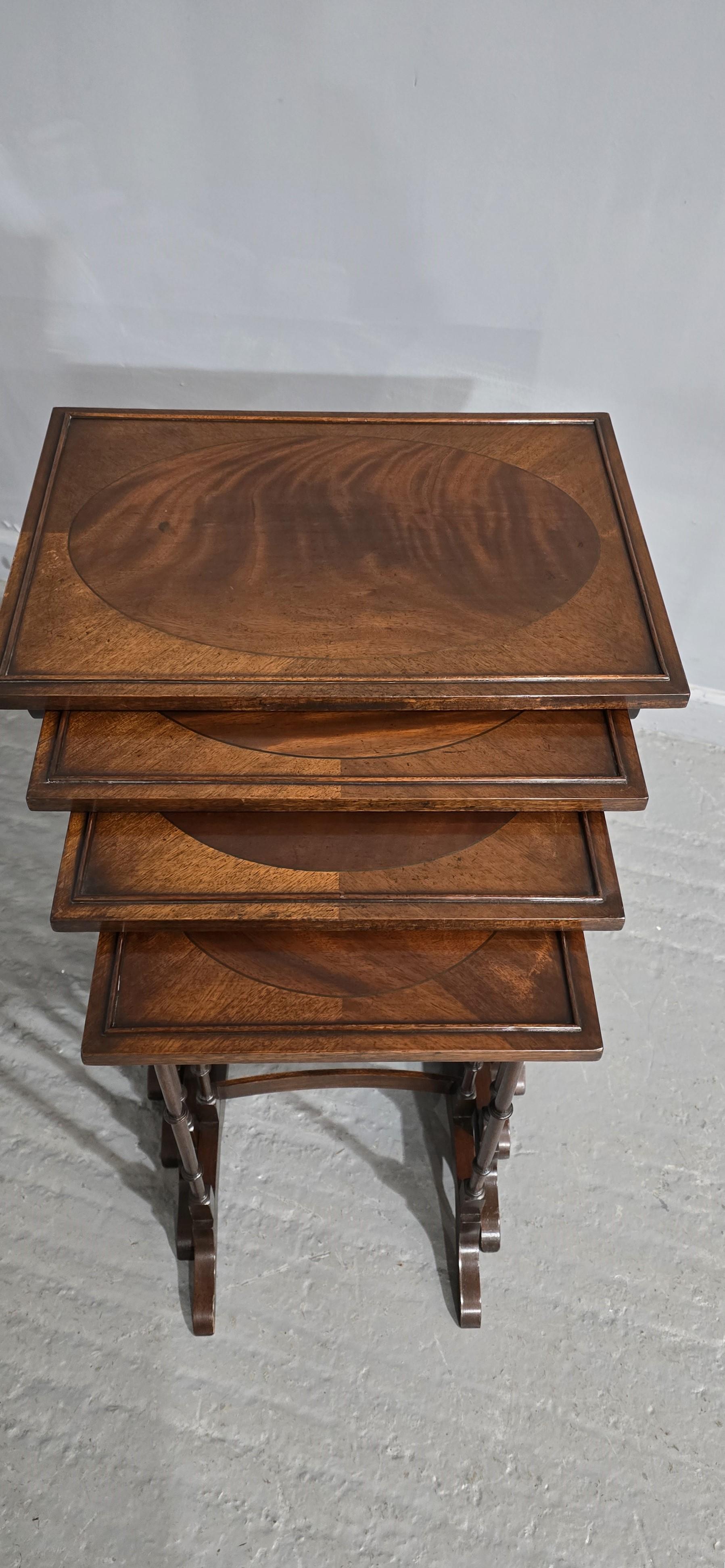 Mahogany Quartetto Nest of Tables In Excellent Condition For Sale In Swadlincote, GB
