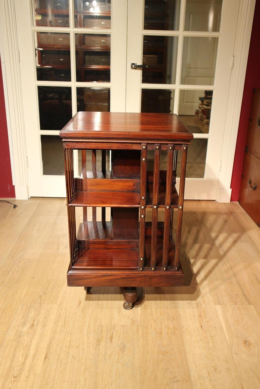 Mahogany Revolving Bookcase In Good Condition In Eindhoven, NL