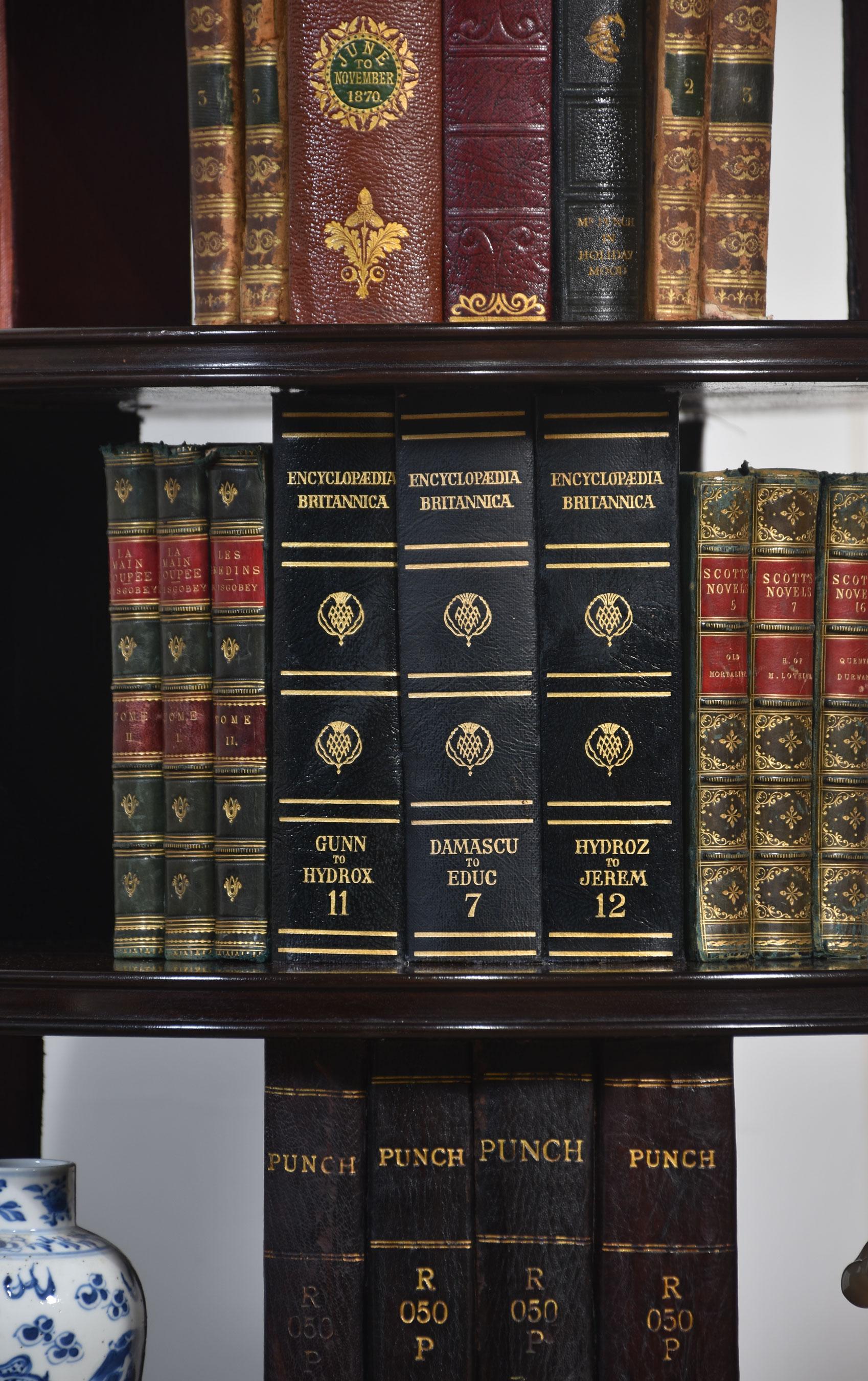 Libreria girevole in mogano in vendita 1