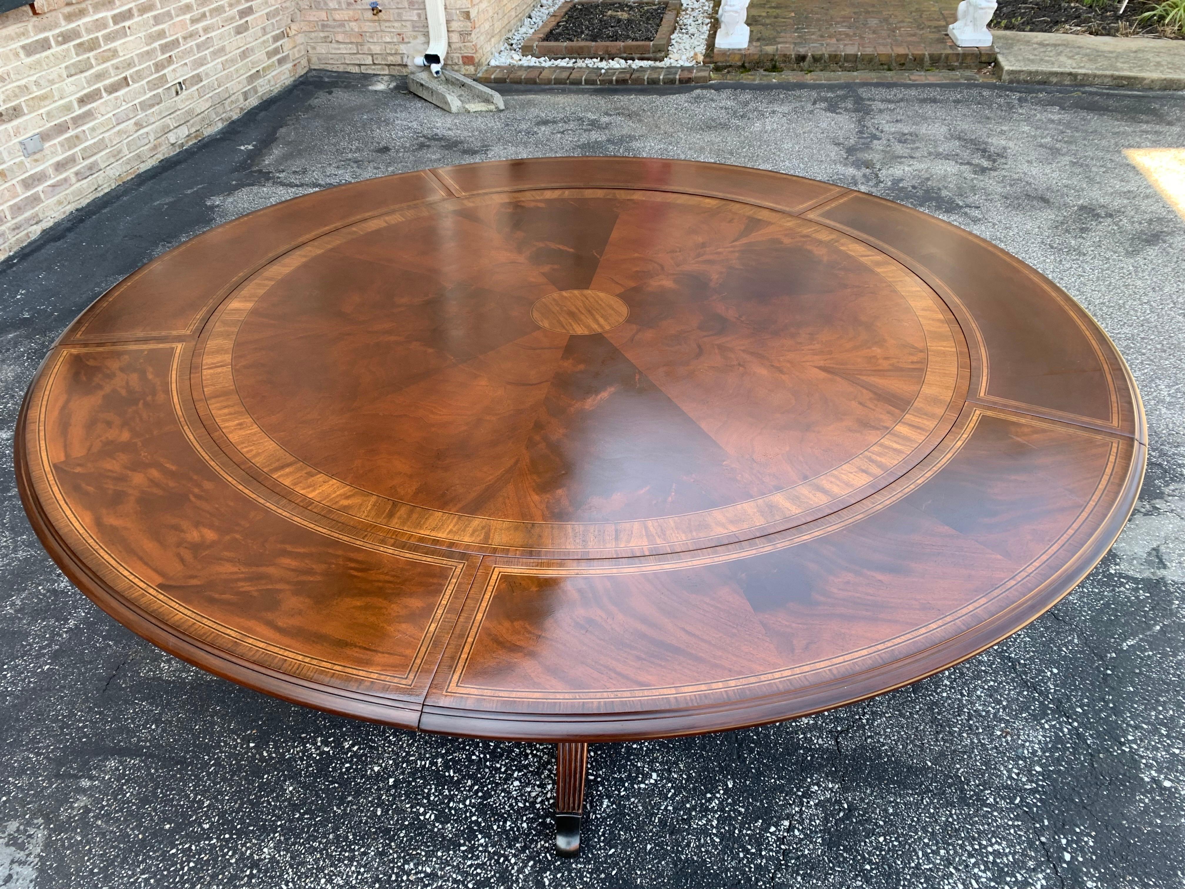 Mahogany Round Dining Table with Perimeter Leaves Oversized In Good Condition In Sparks Glencoe, MD