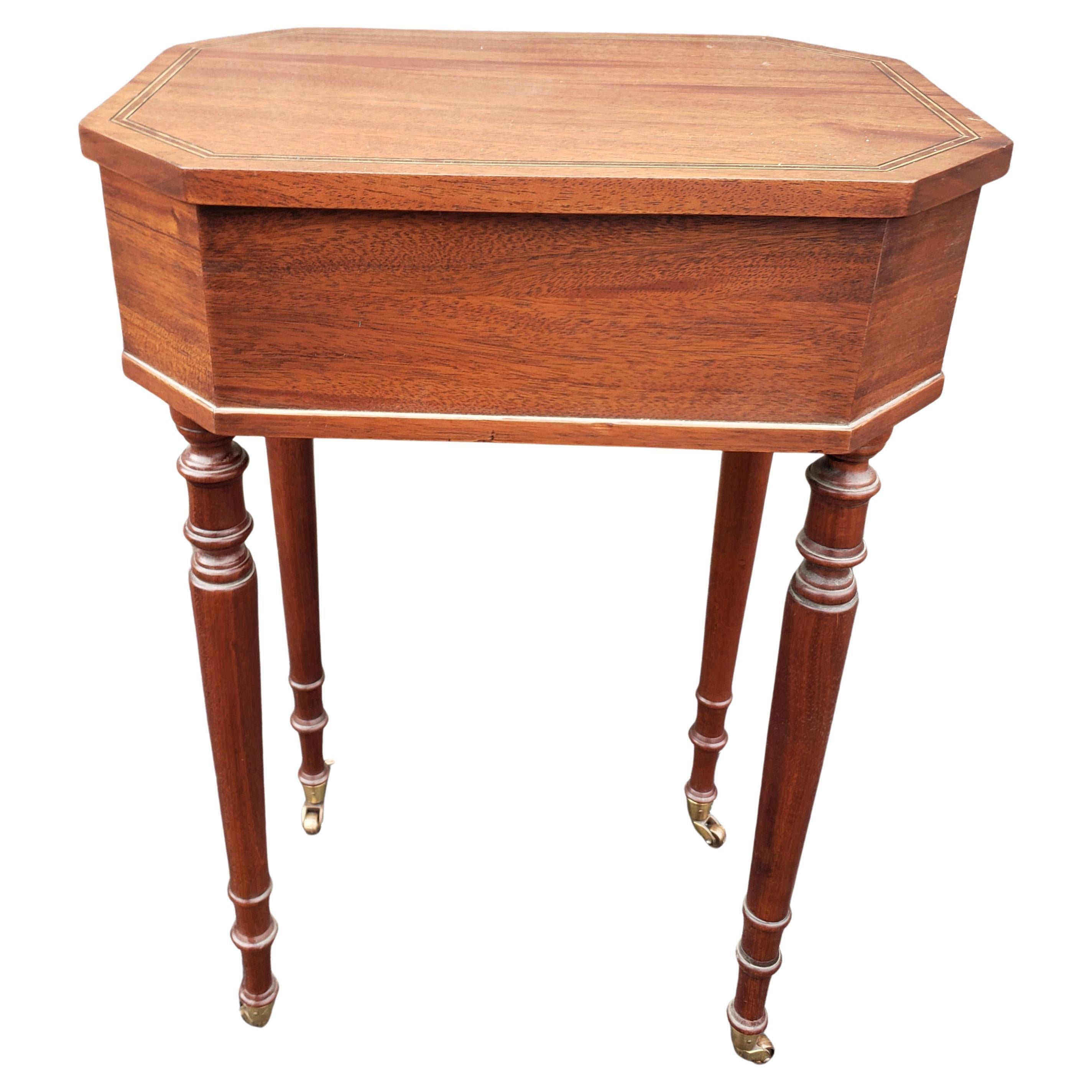  Mahogany Satinwood Banded Inlay Inlay Single Drawer Side Table on Wheels In Good Condition For Sale In Germantown, MD